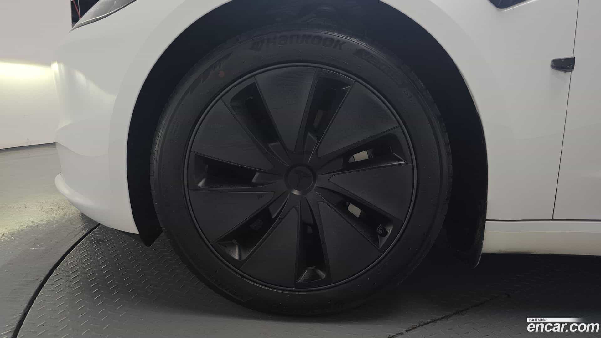 Model 3 Tesla 2024.4-OUTER-005