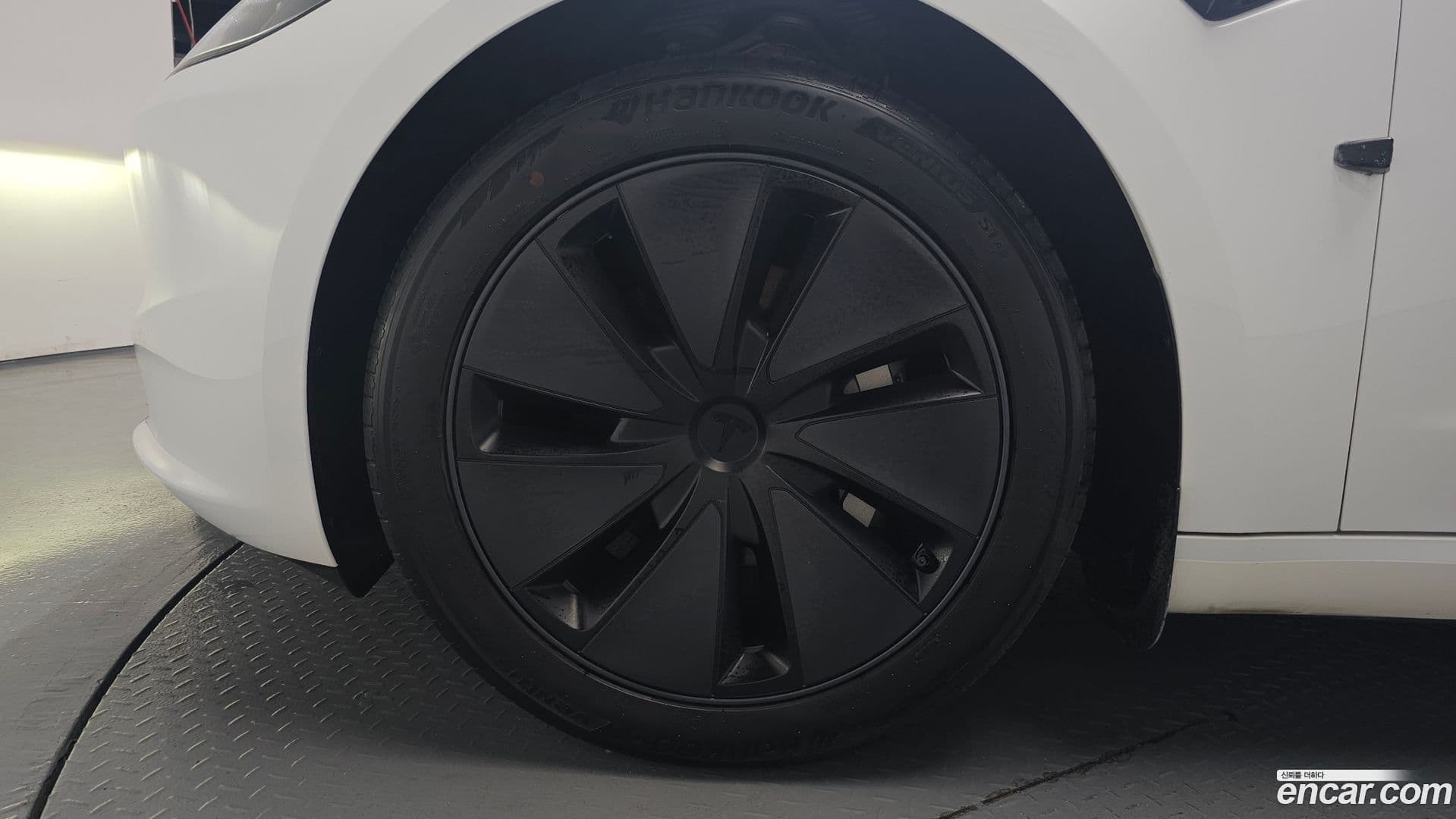Main__Slider__Photo:Model 3 Tesla 2024.4-4