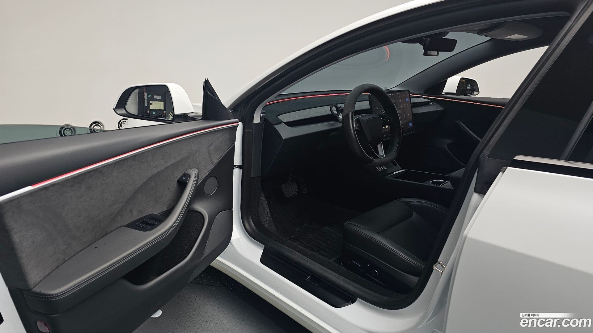 Main__Slider__Photo:Model 3 Tesla 2024.4-9