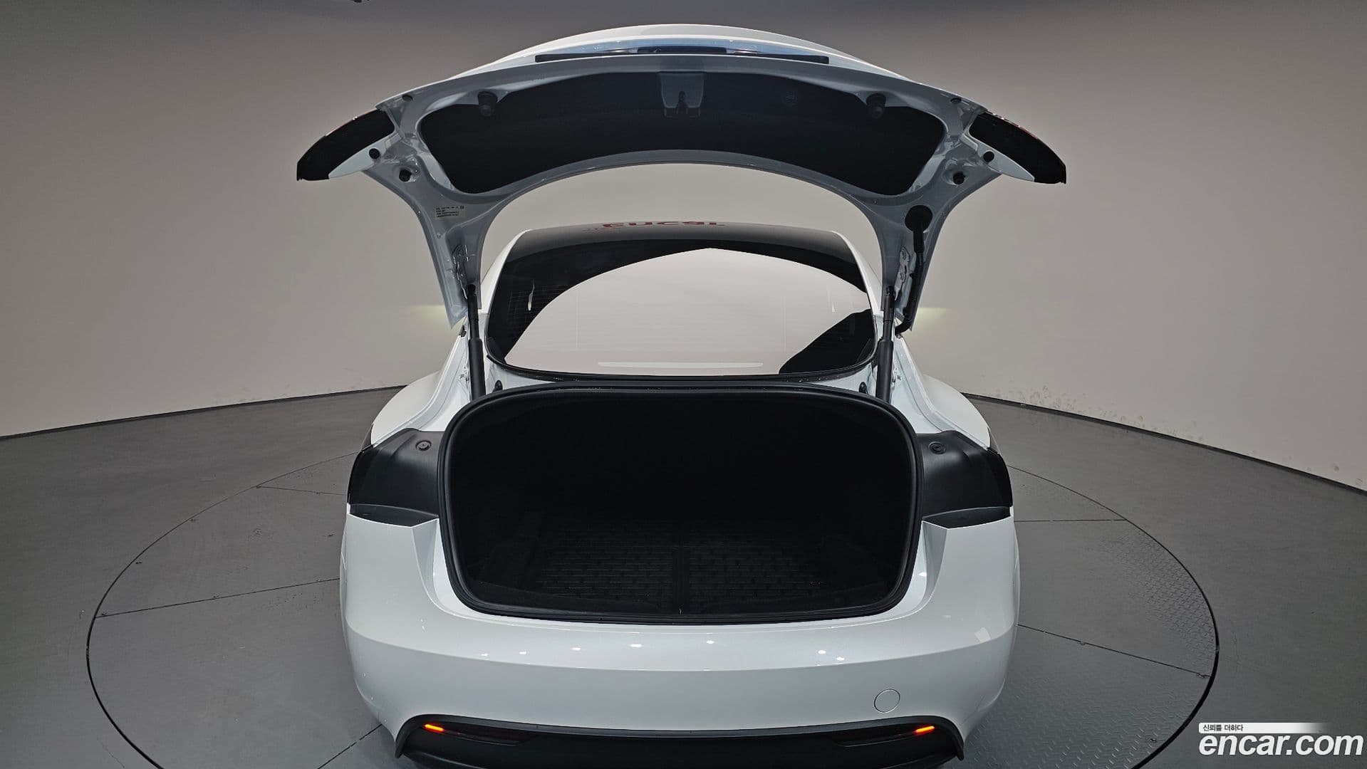 Main__Slider__Photo:Model 3 Tesla 2024.4-19