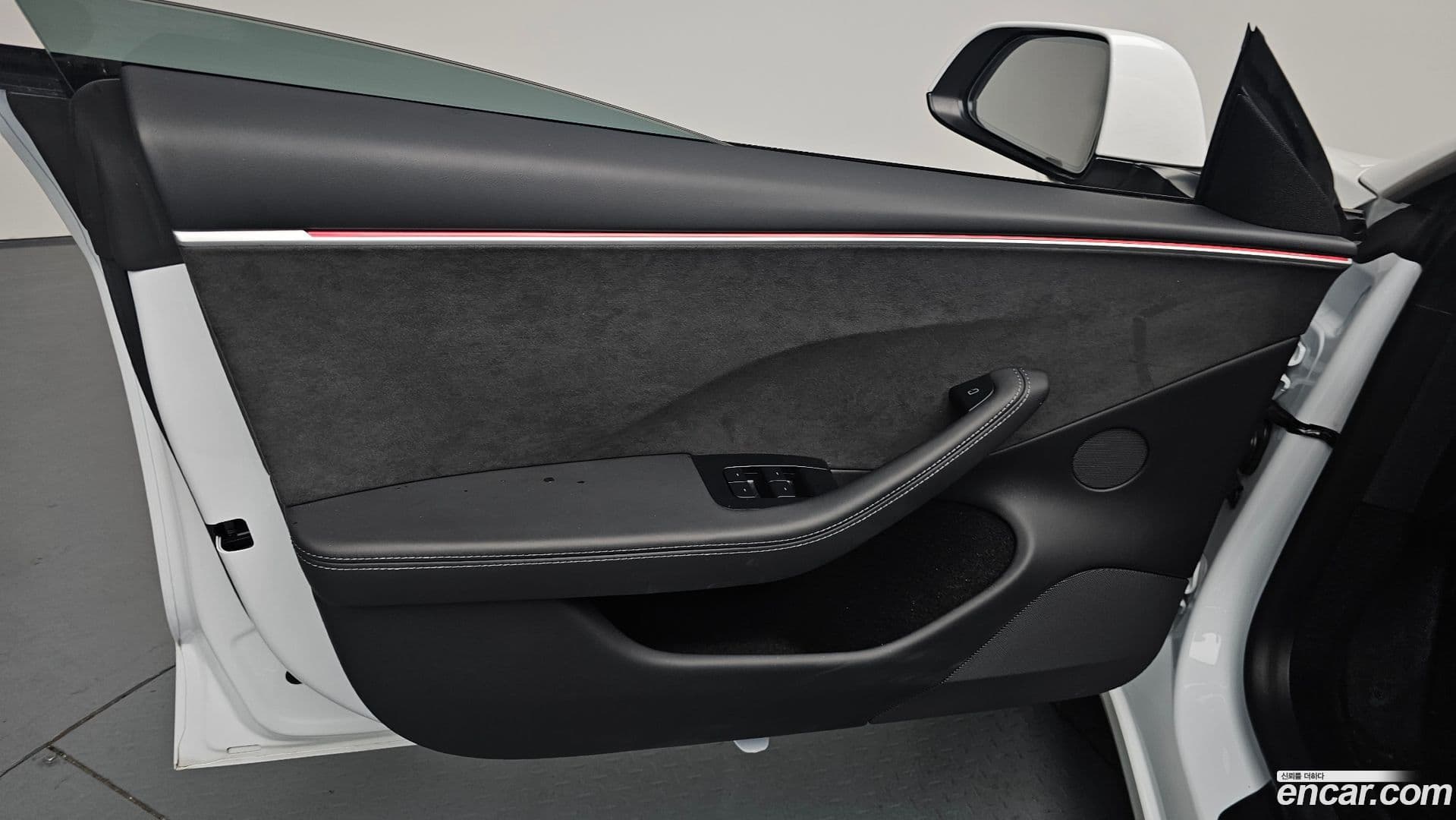 Main__Slider__Photo:Model 3 Tesla 2024.4-23