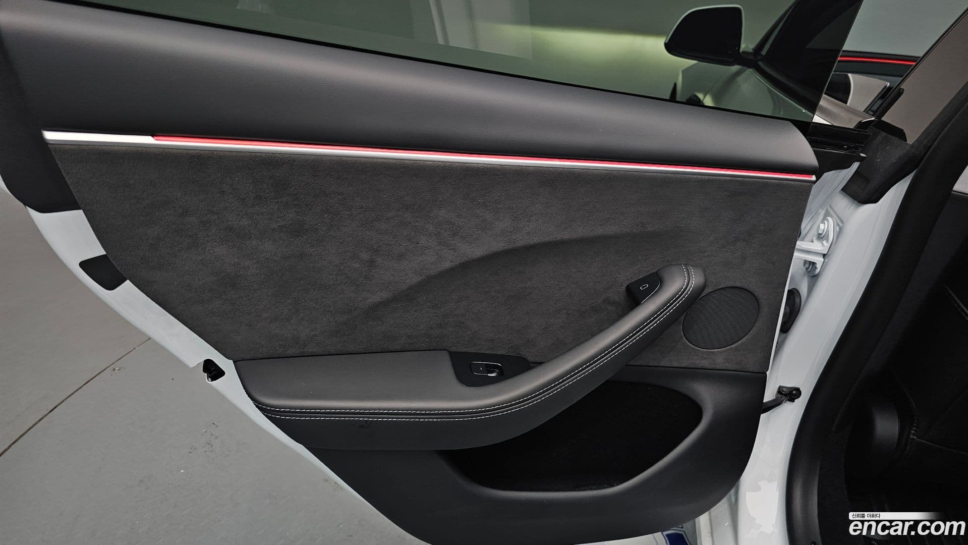Main__Slider__Photo:Model 3 Tesla 2024.4-24