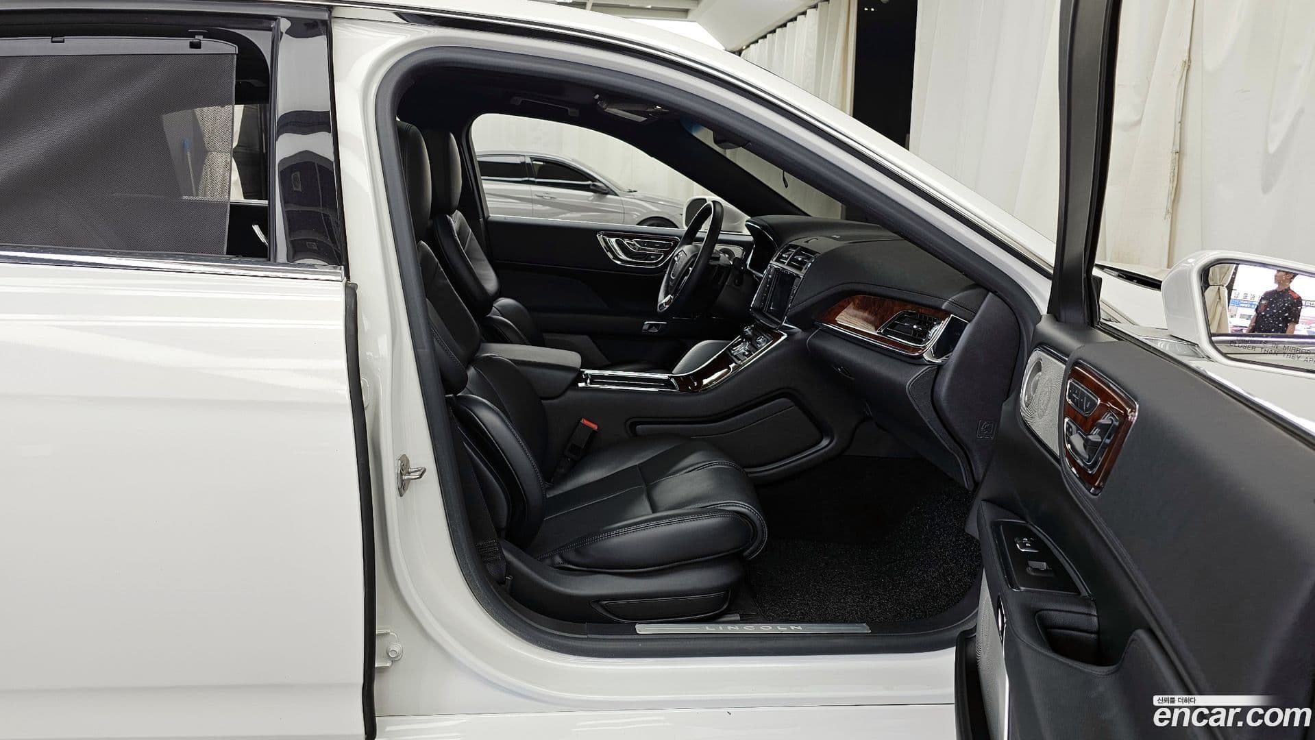 Main__Slider__Photo:Continental Lincoln 2020.6-10