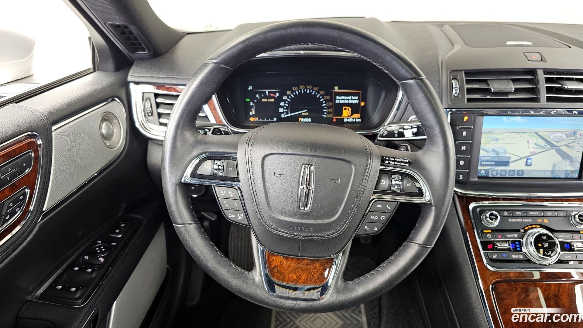 Main__Slider__Photo:Continental Lincoln 2020.6-12