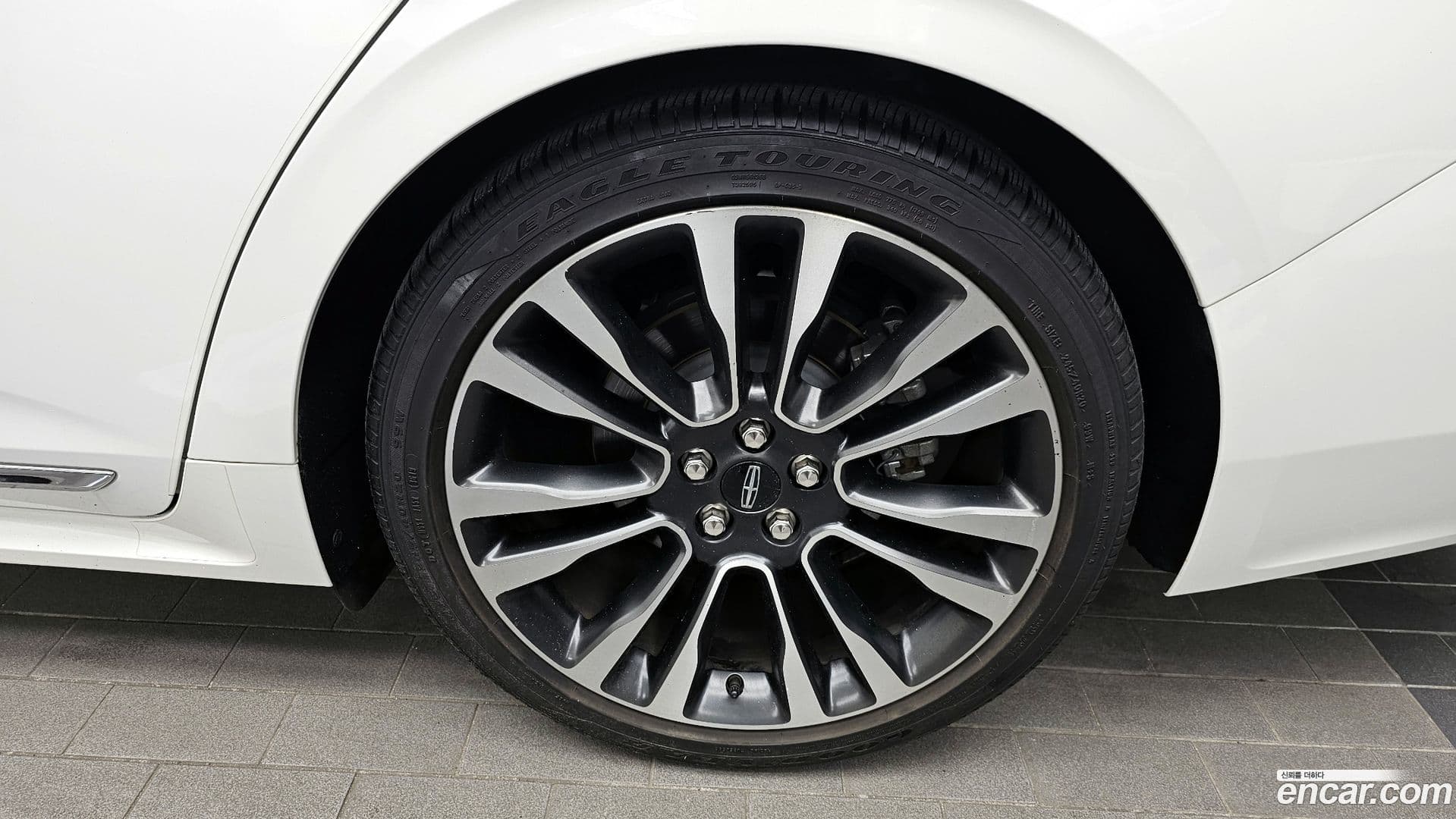 Main__Slider__Photo:Continental Lincoln 2020.6-13