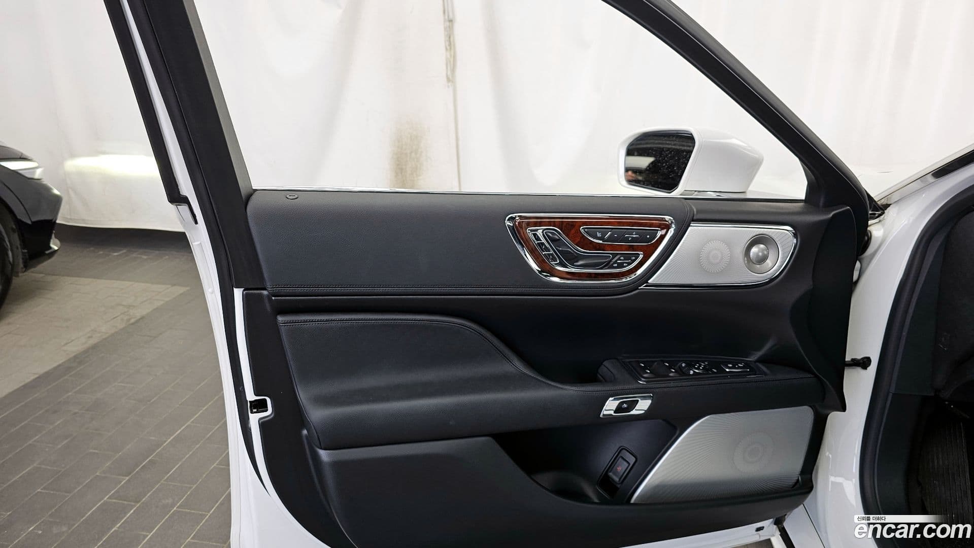 Main__Slider__Photo:Continental Lincoln 2020.6-16