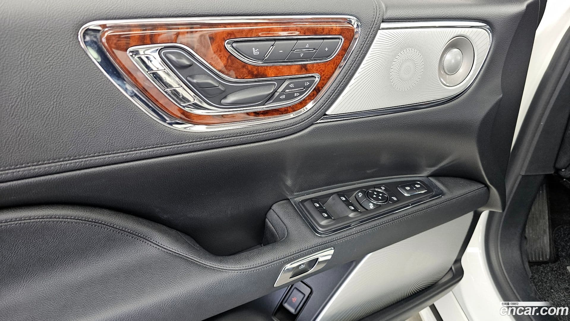 Main__Slider__Photo:Continental Lincoln 2020.6-19