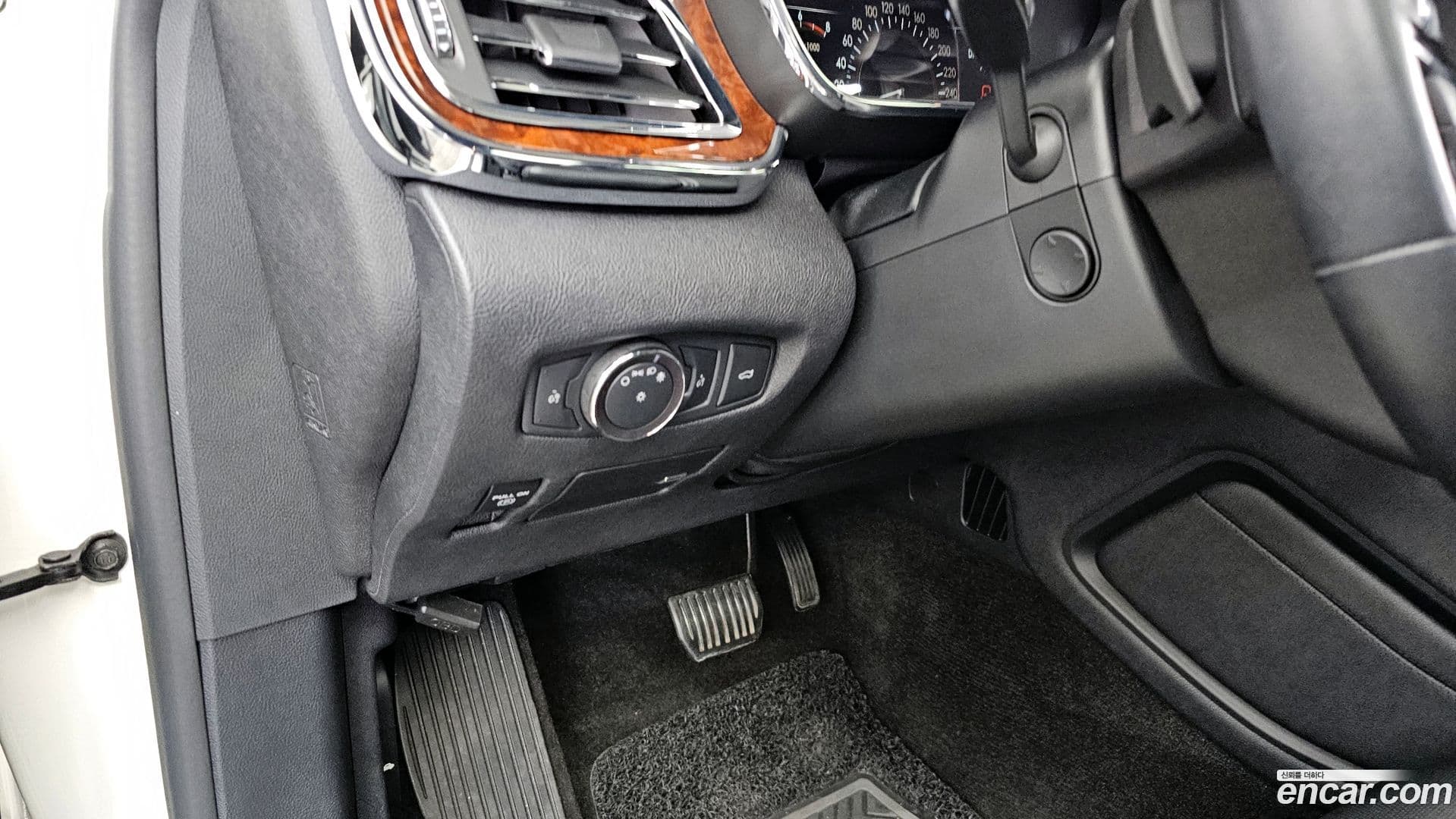Main__Slider__Photo:Continental Lincoln 2020.6-31