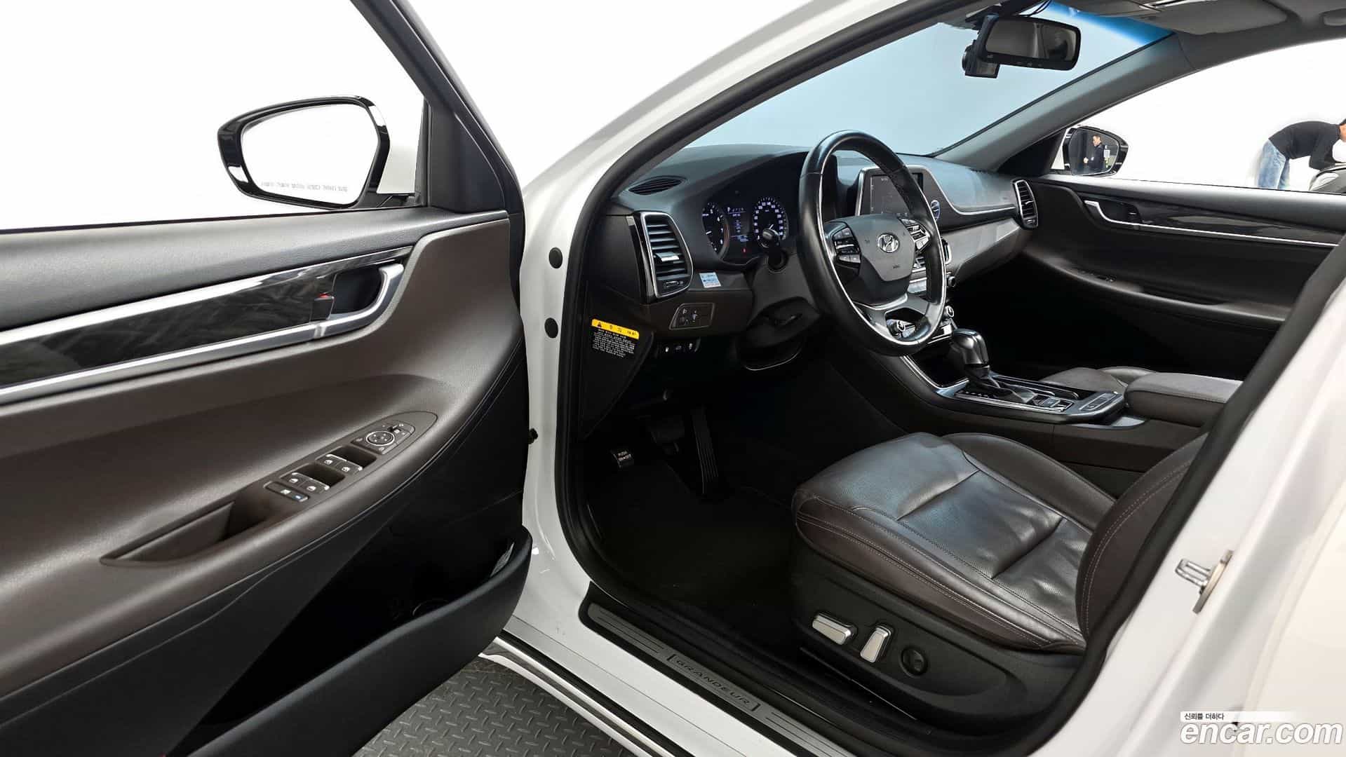 Grandeur Hyundai 2017.0-INNER-010
