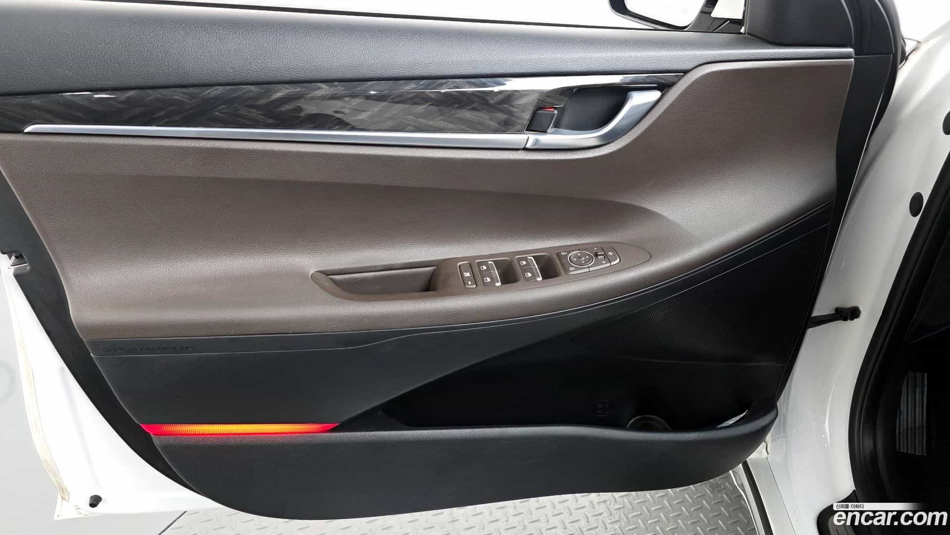 Grandeur Hyundai 2017.0-INNER-034