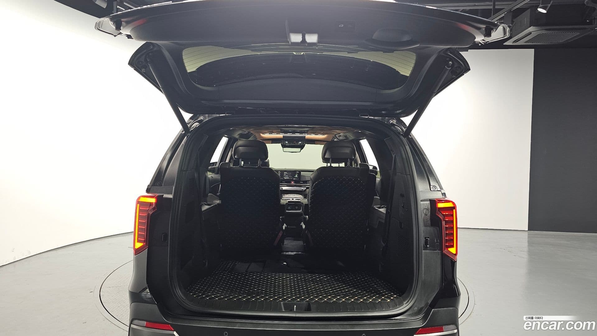 Main__Slider__Photo:Canival Kia 2025.5-19