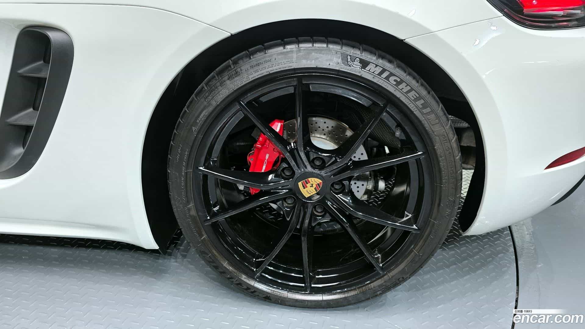 718 Porsche 2020.7-OUTER-031