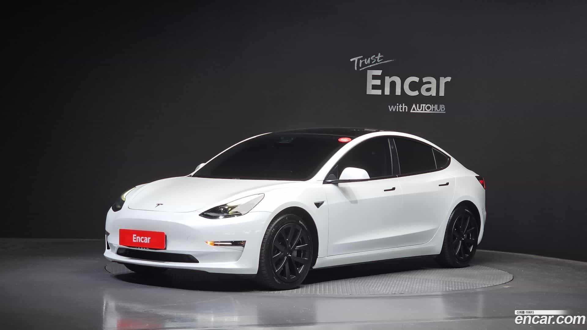 Model 3 Tesla 2021.10-OUTER-001