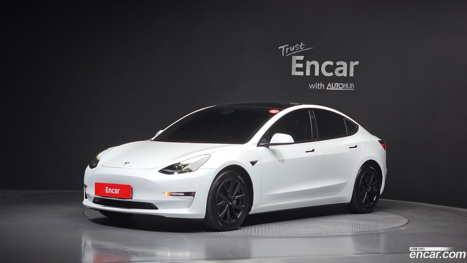 Main__Slider__Photo:Model 3 Tesla 2021.10-0