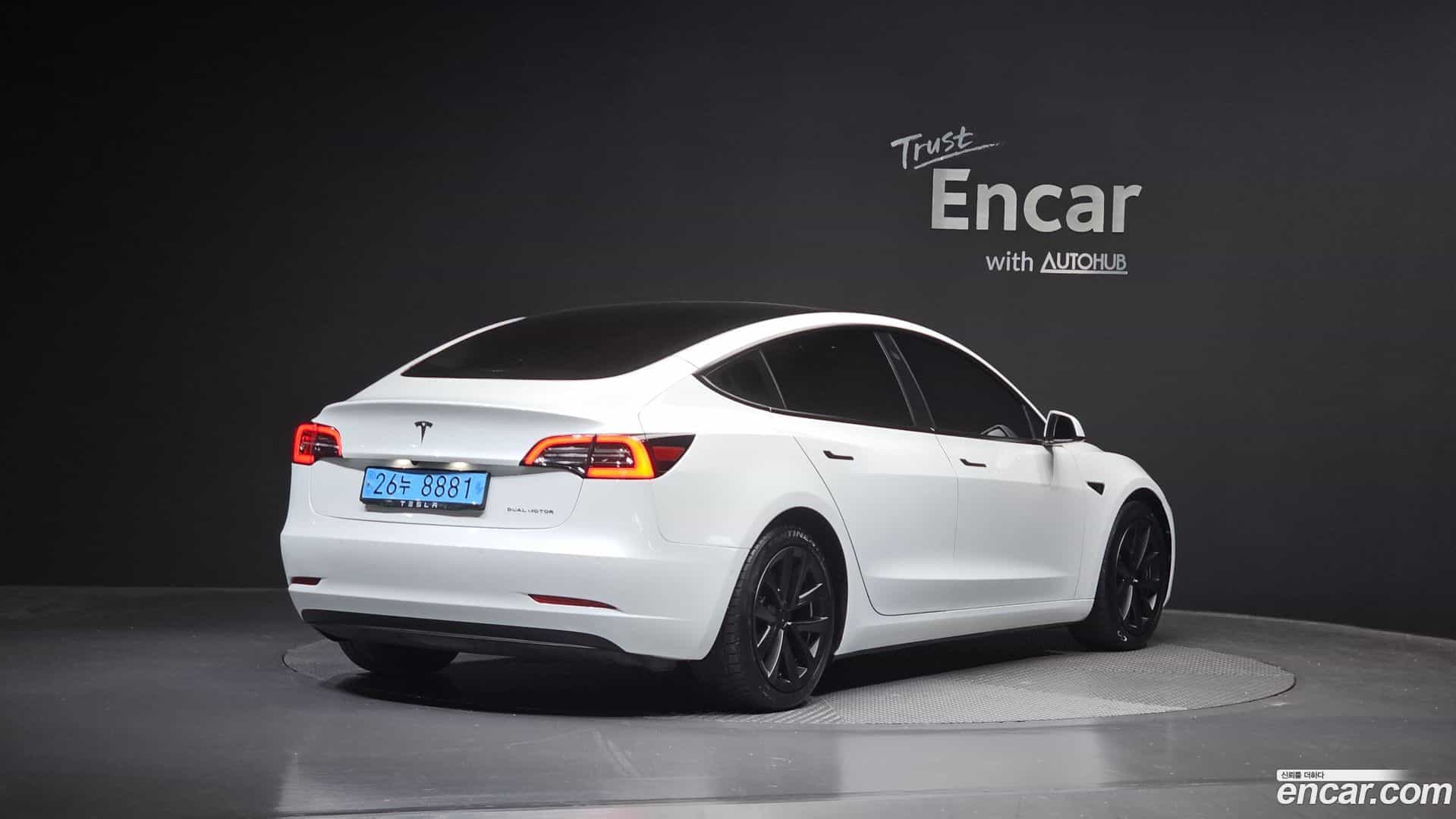 Model 3 Tesla 2021.10-OUTER-002