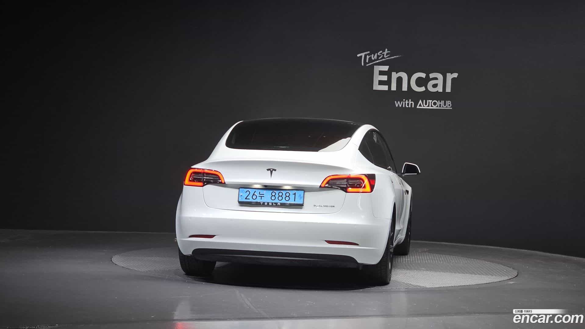 Model 3 Tesla 2021.10-OUTER-004