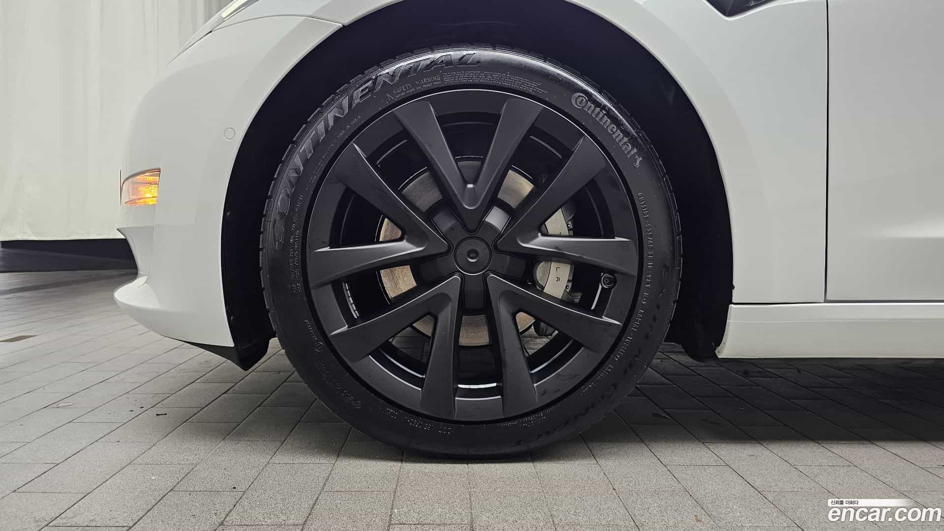 Model 3 Tesla 2021.10-OUTER-005