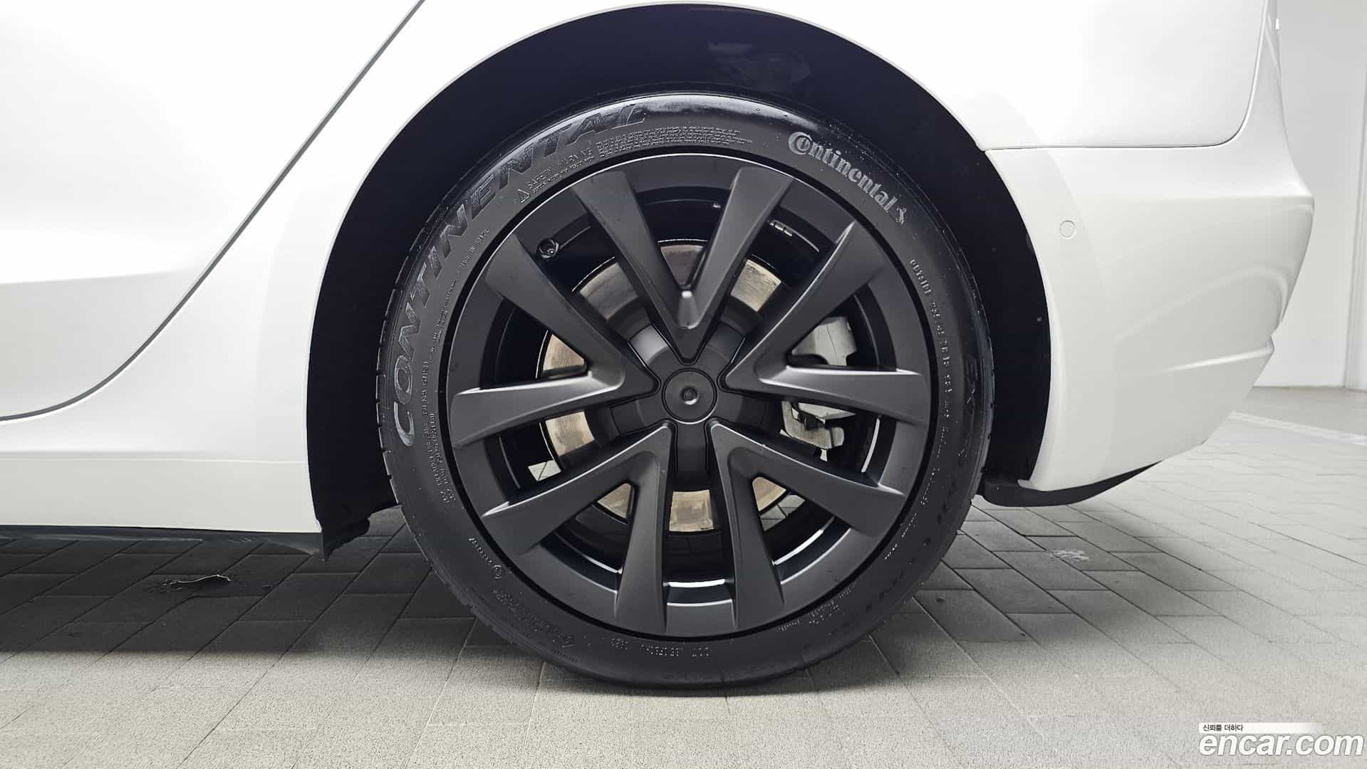 Model 3 Tesla 2021.10-OUTER-031