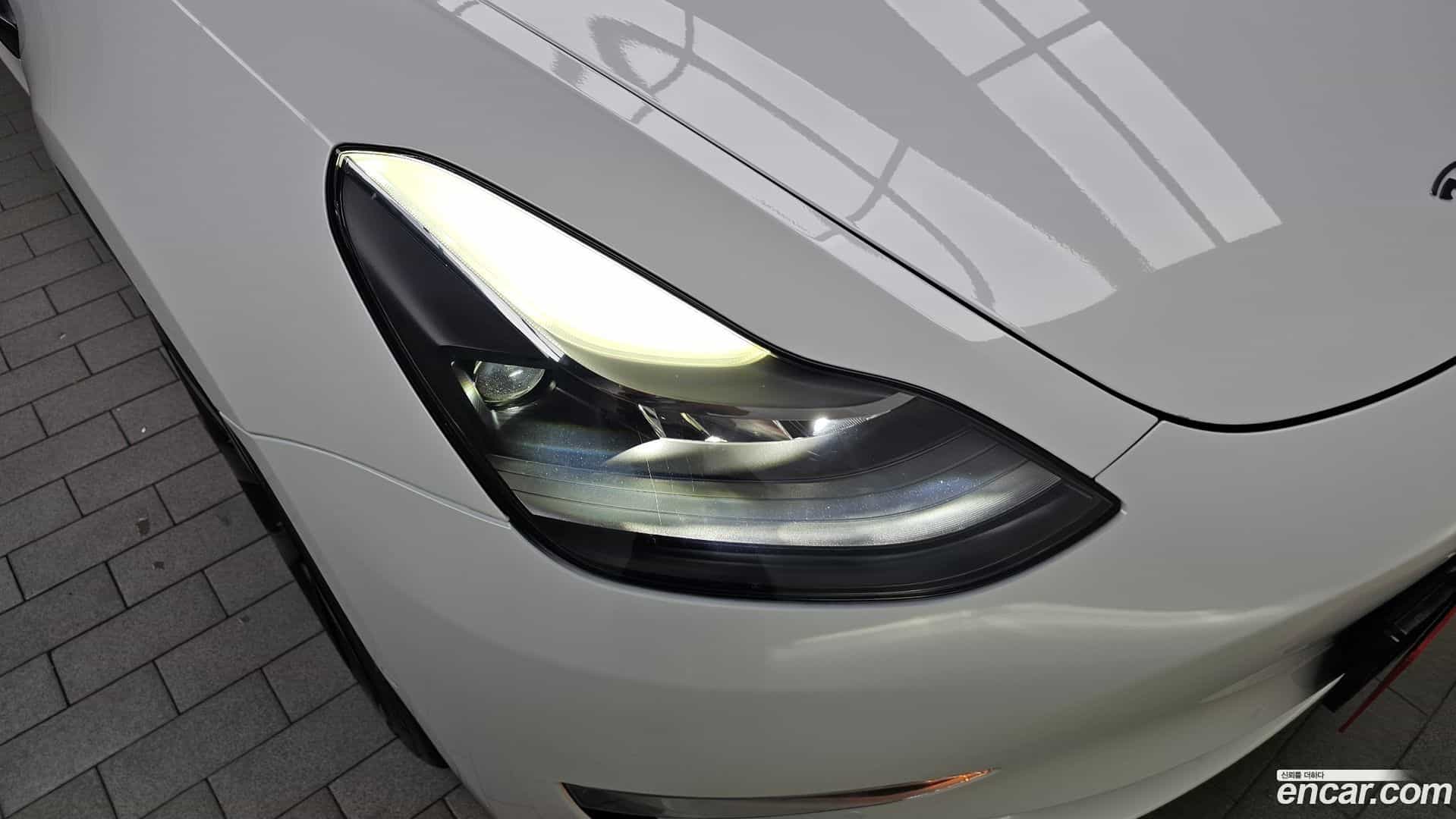 Model 3 Tesla 2021.10-OUTER-032