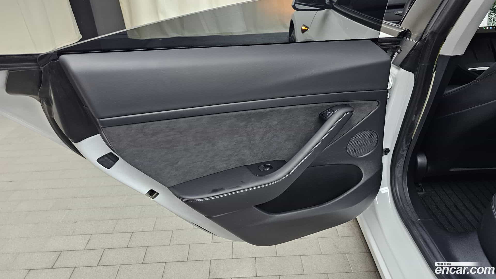 Model 3 Tesla 2021.10-INNER-035