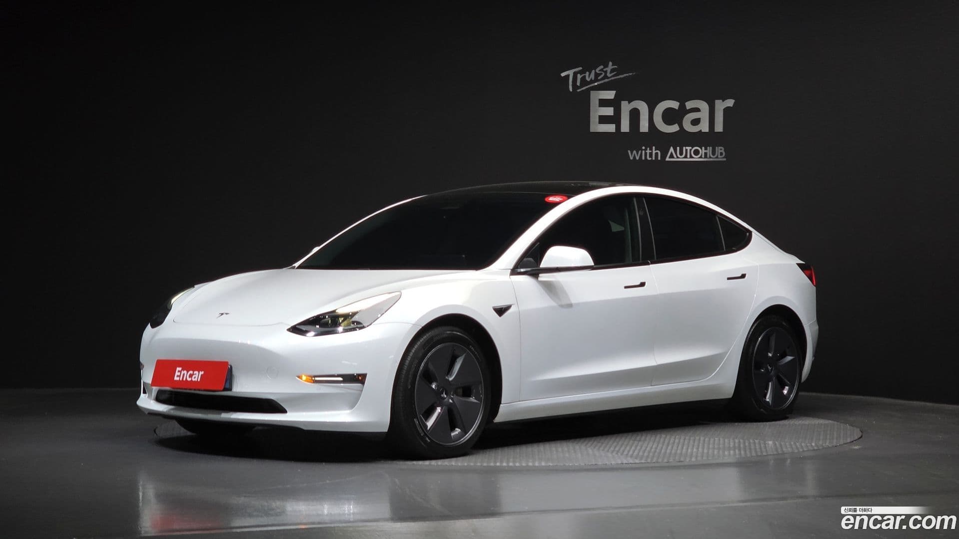 Main__Slider__Photo:Model 3 Tesla 2021.10-0