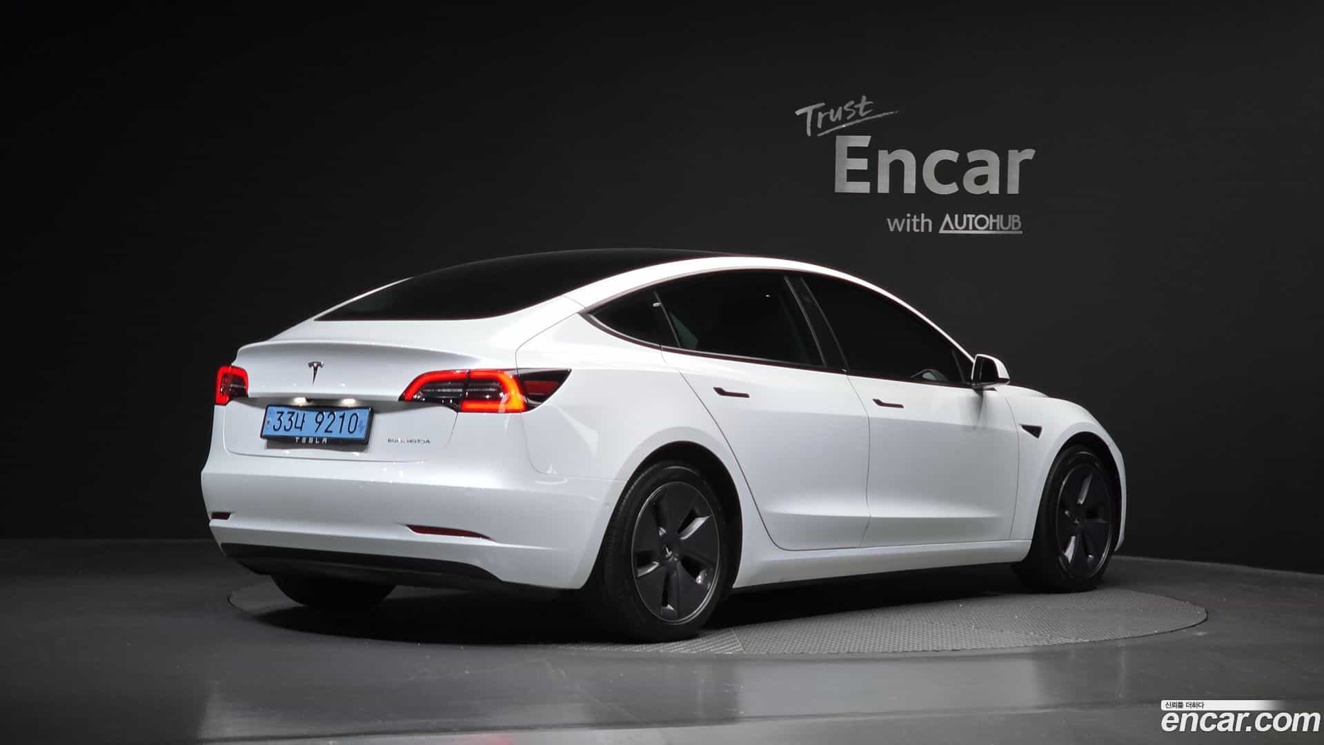 Model 3 Tesla 2021.10-OUTER-002