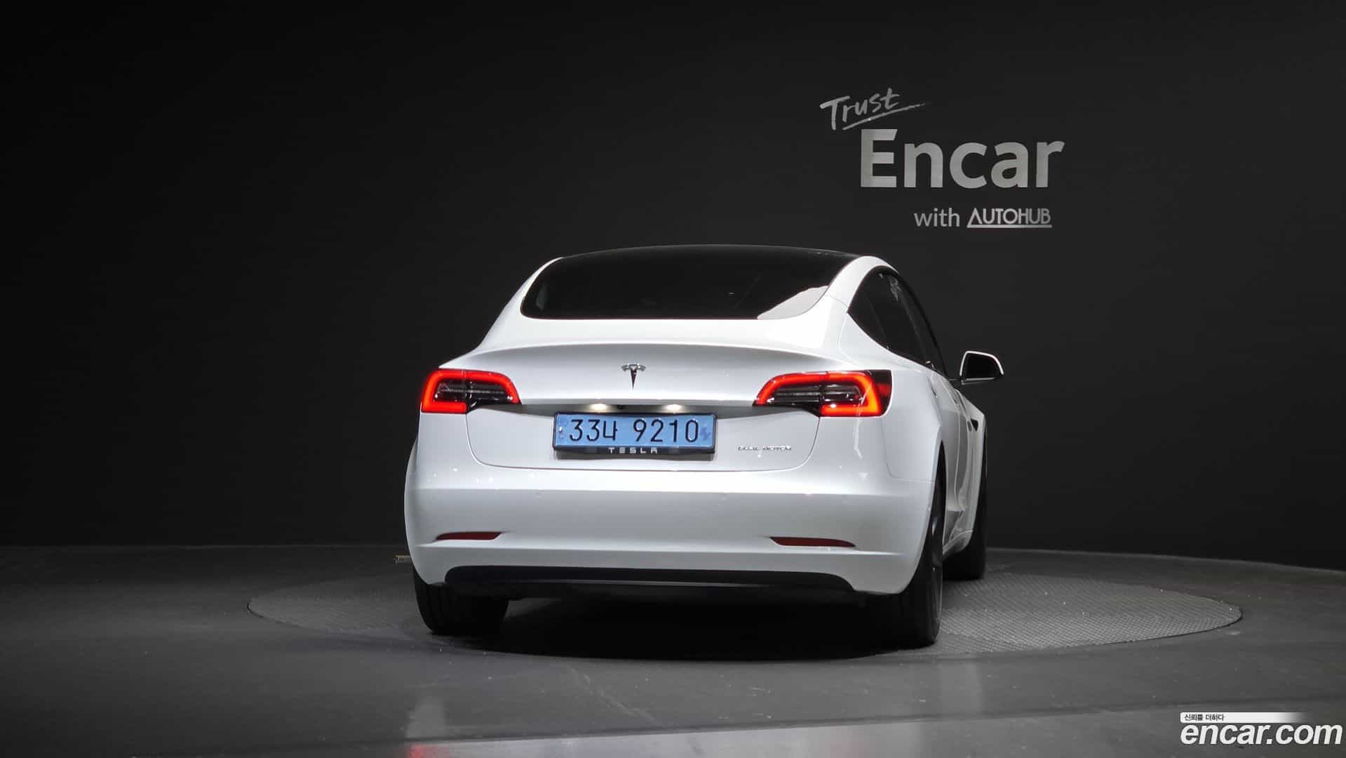 Model 3 Tesla 2021.10-OUTER-004