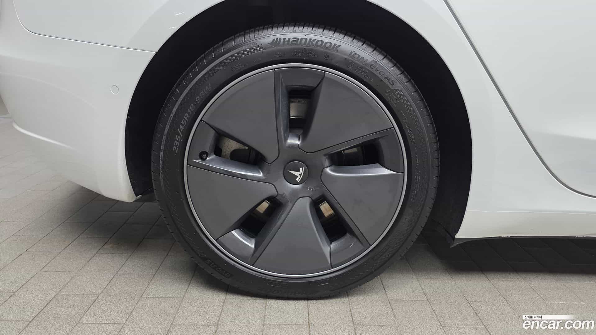 Model 3 Tesla 2021.10-OUTER-005