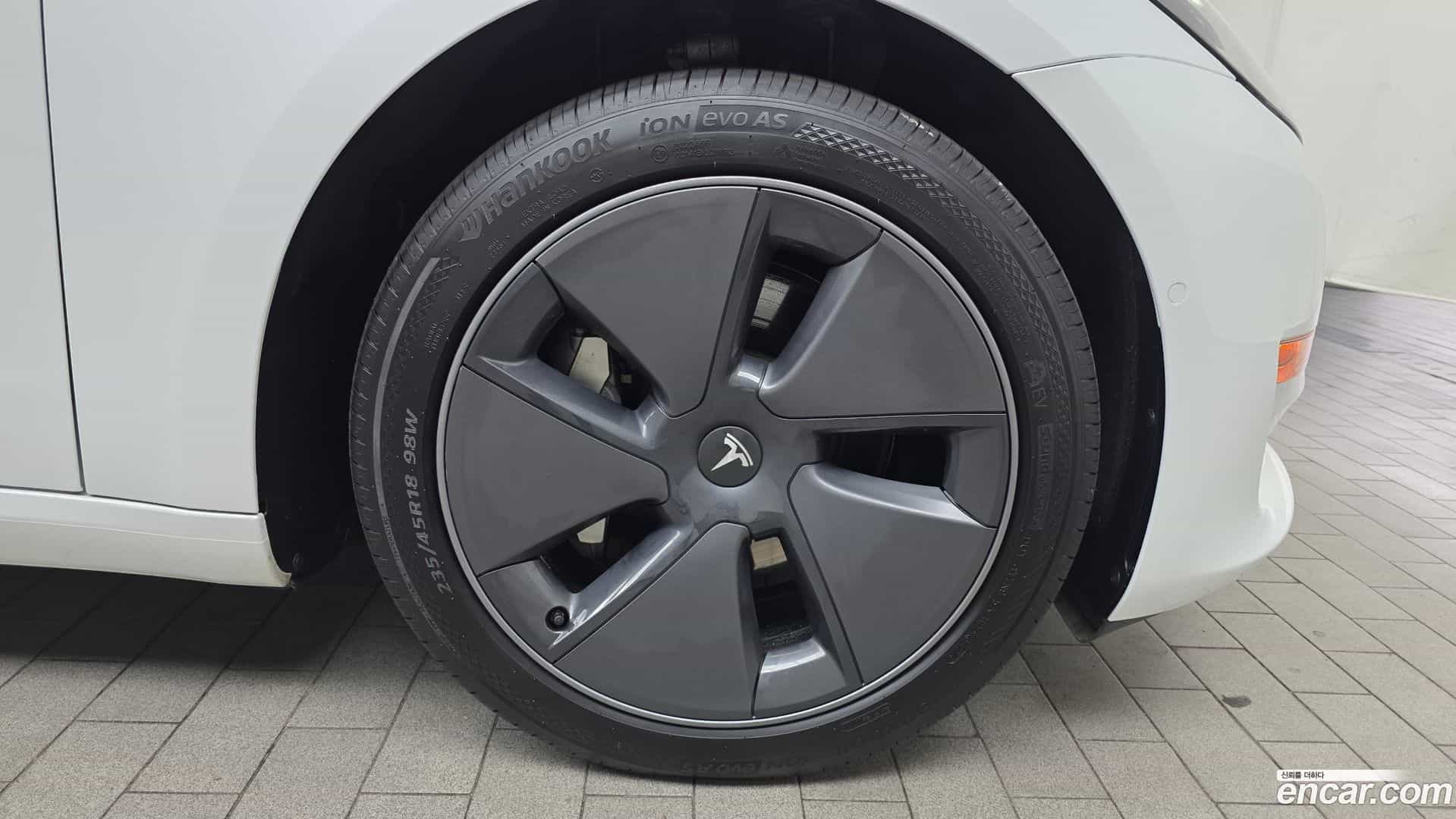Model 3 Tesla 2021.10-OUTER-031