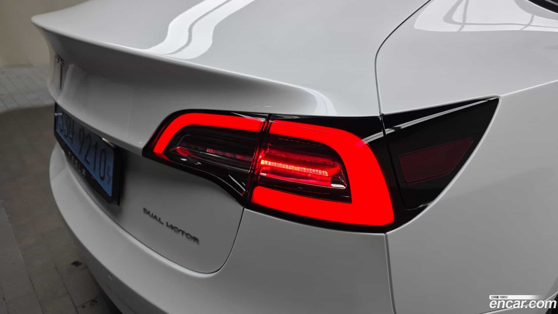 Model 3 Tesla 2021.10-OUTER-033