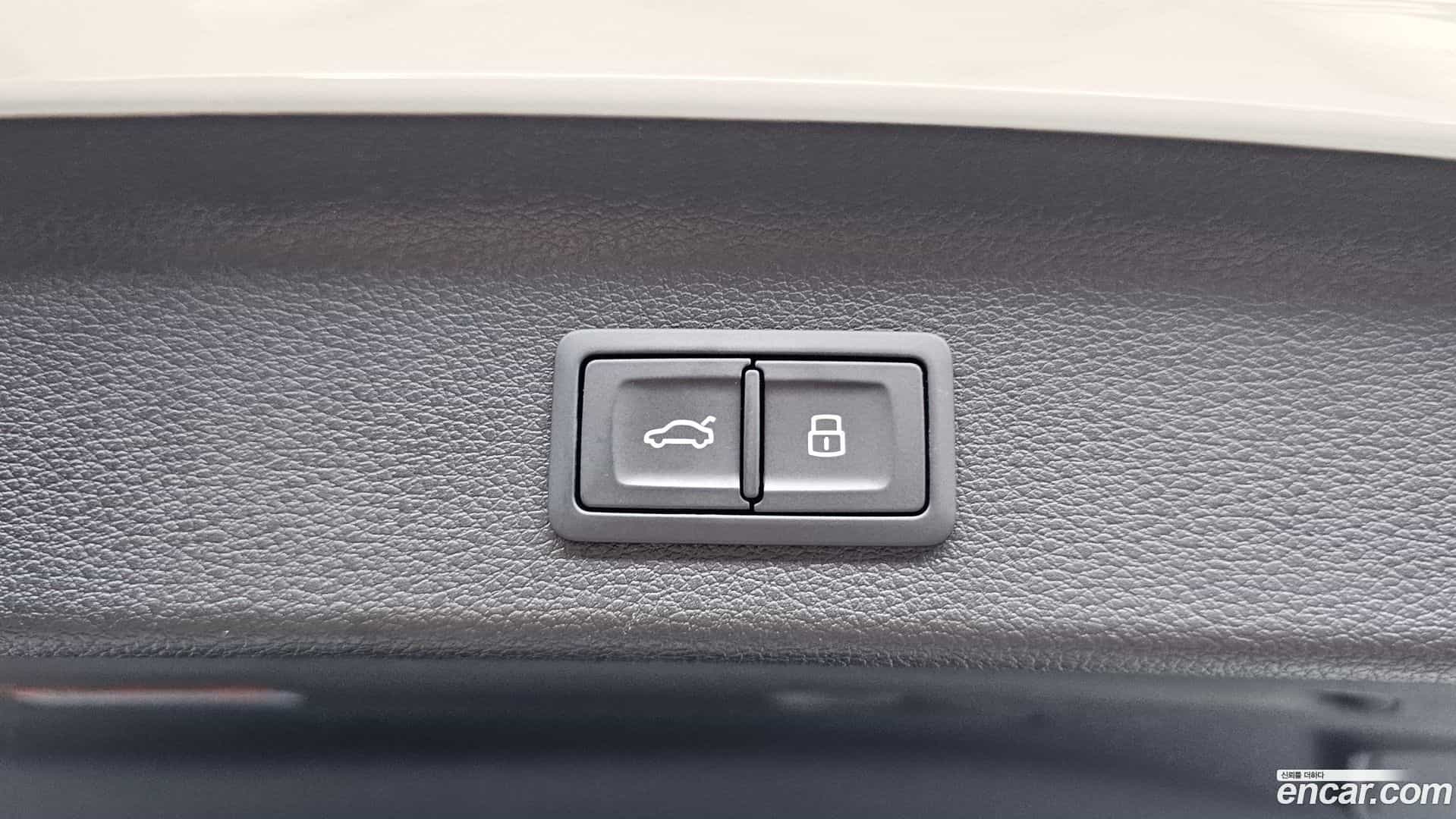 Q3 Audi 2025.4-OPTION-022