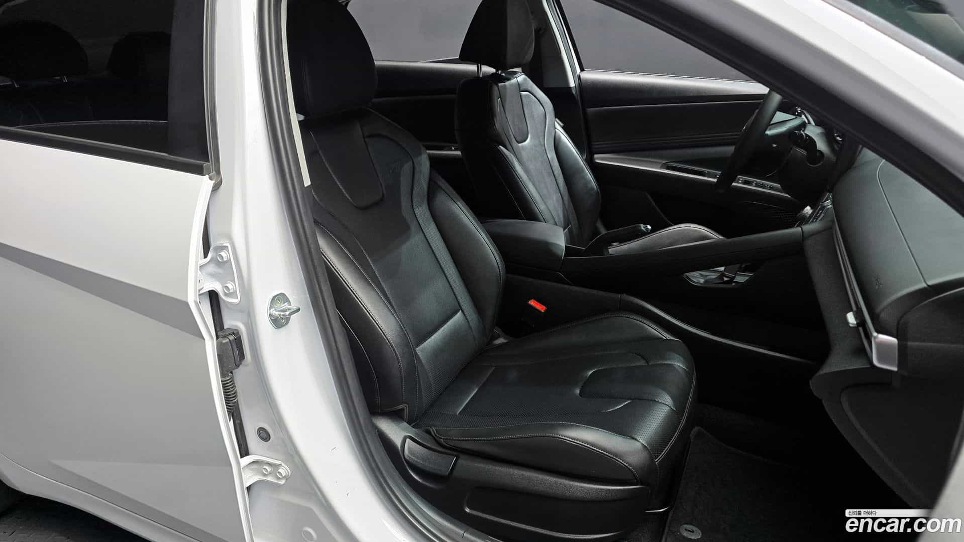 AVANTE Hyundai 2021.3-OPTION-016