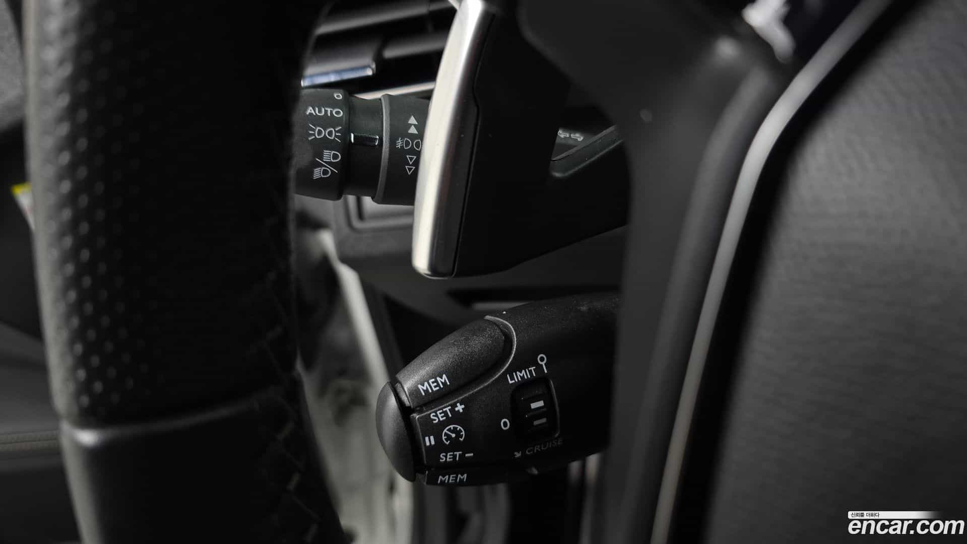 3008 Peugeot 2018.5-OPTION-021