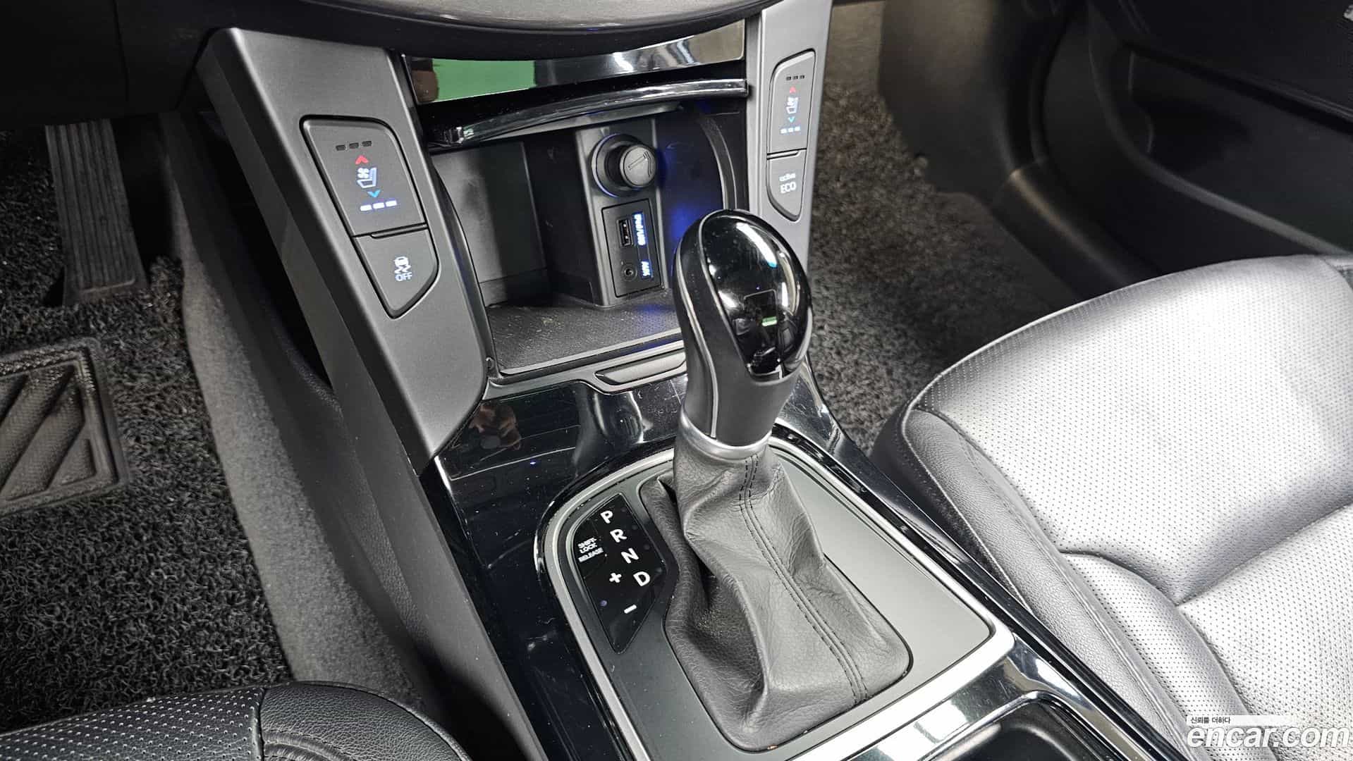 i40 Hyundai 2013.2-INNER-009