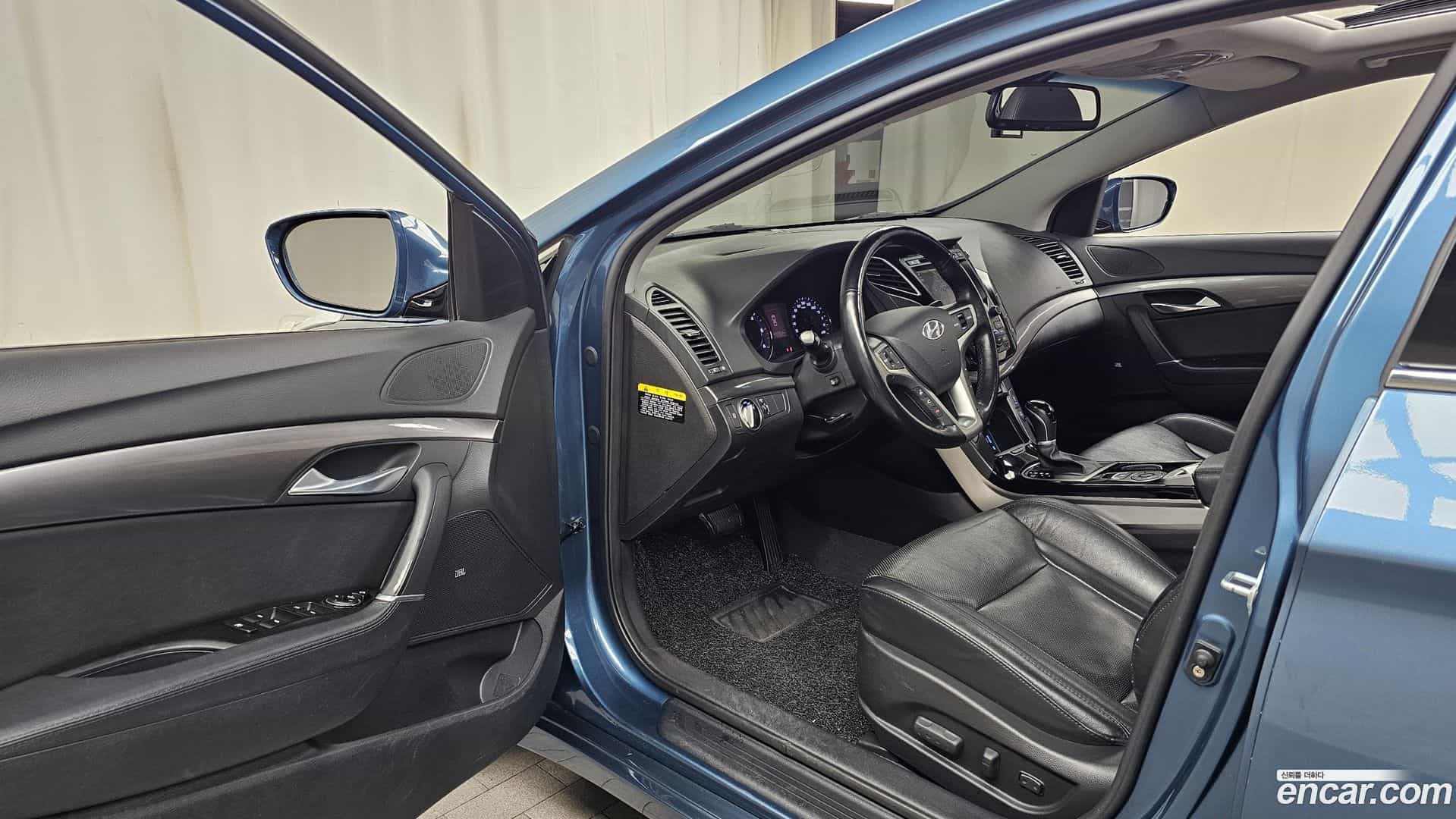 i40 Hyundai 2013.2-INNER-010