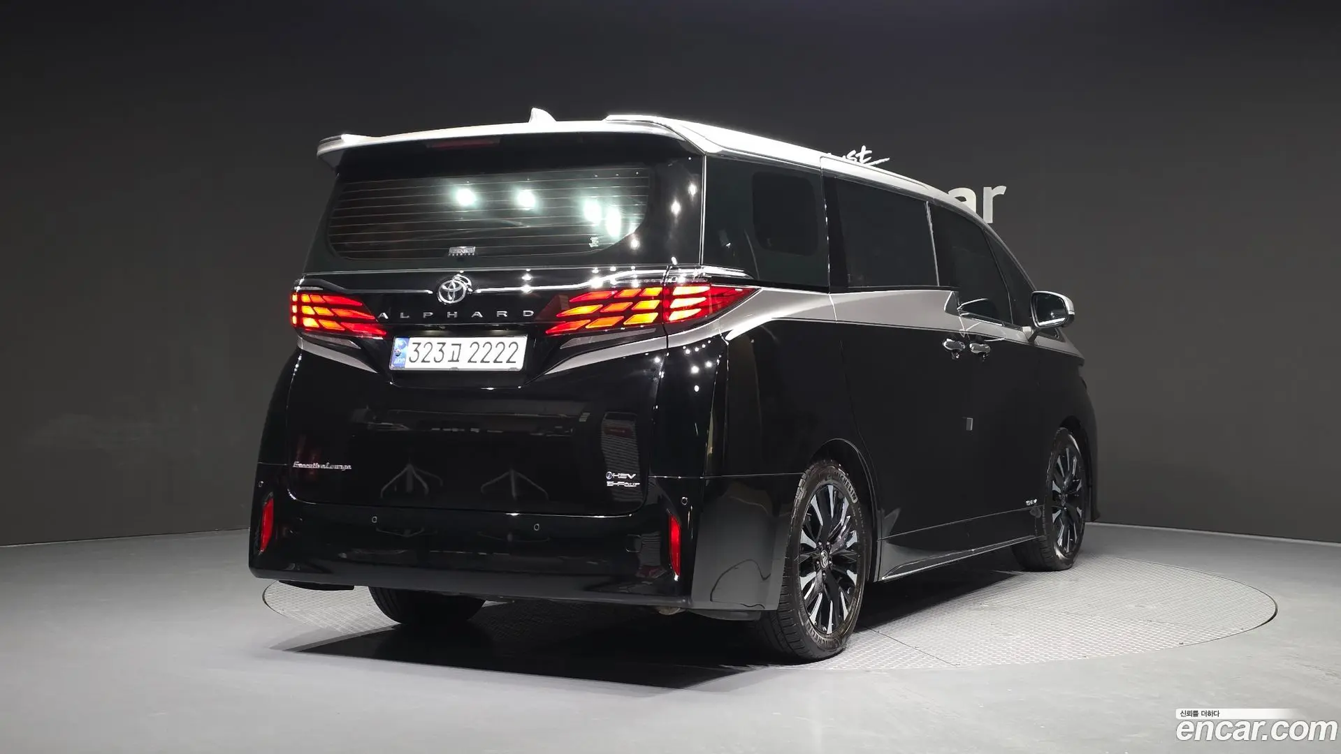 Main__Slider__Photo:Alphard Toyota 2025.3-1