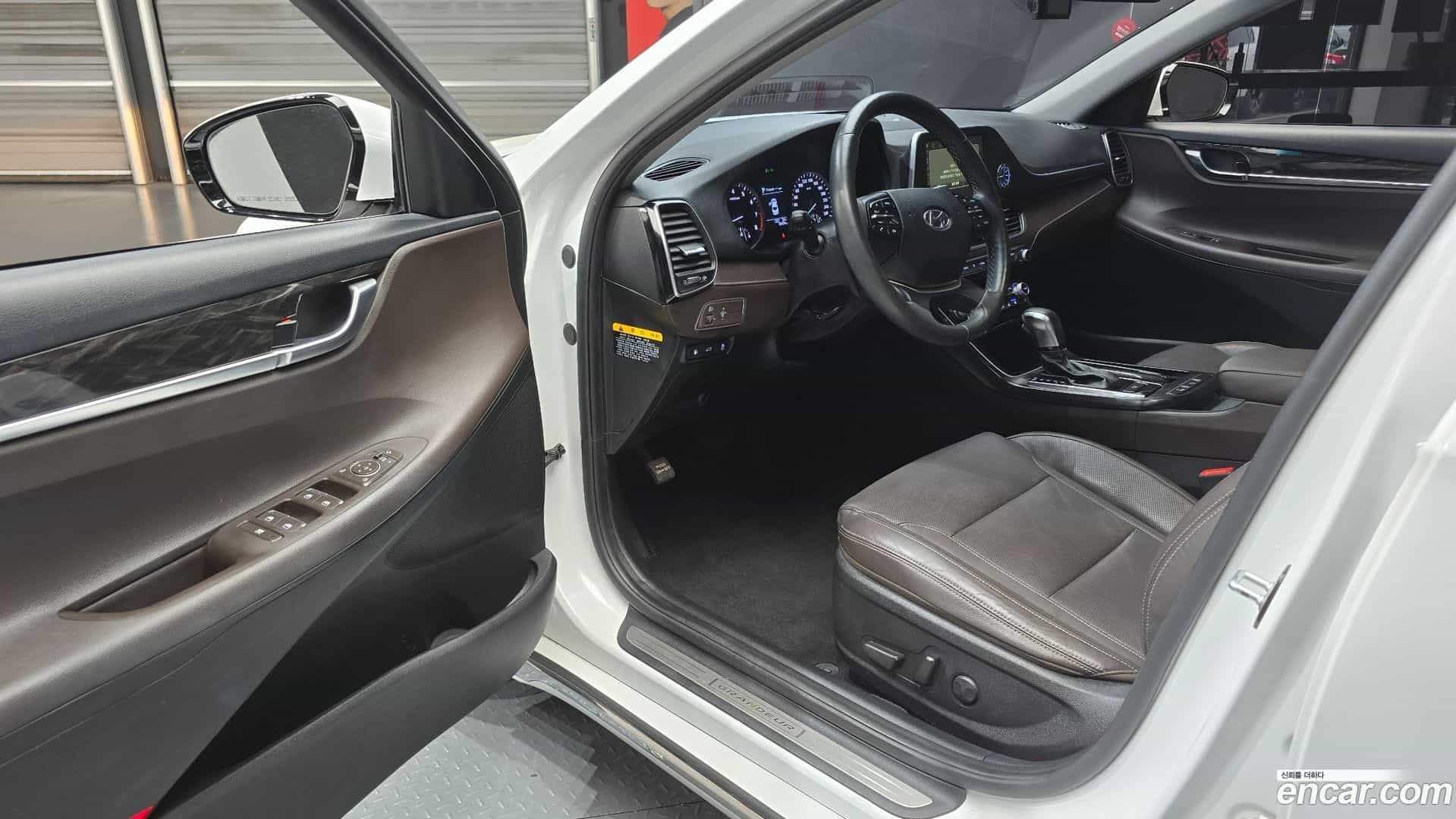 Grandeur Hyundai 2019.2-INNER-010