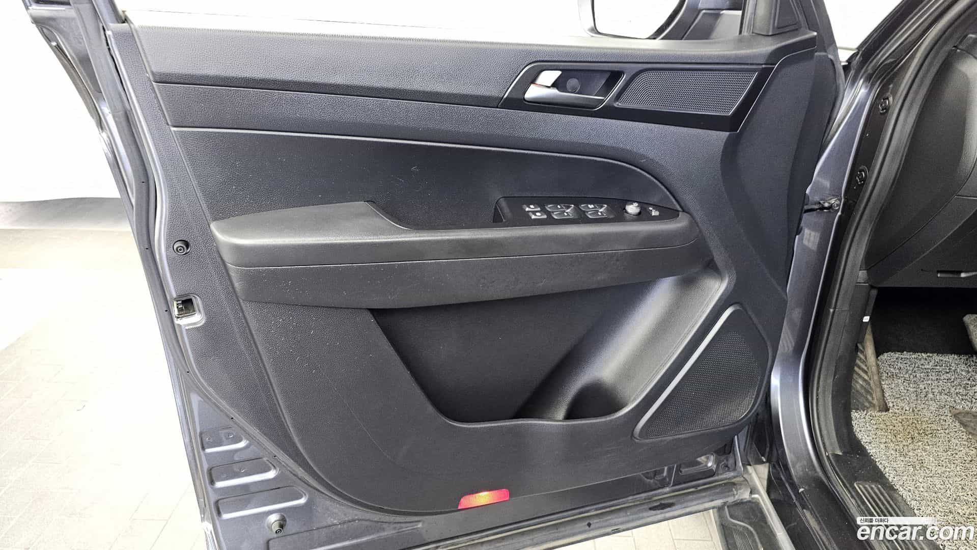 Rexton KG Mobility 2020.9-INNER-034