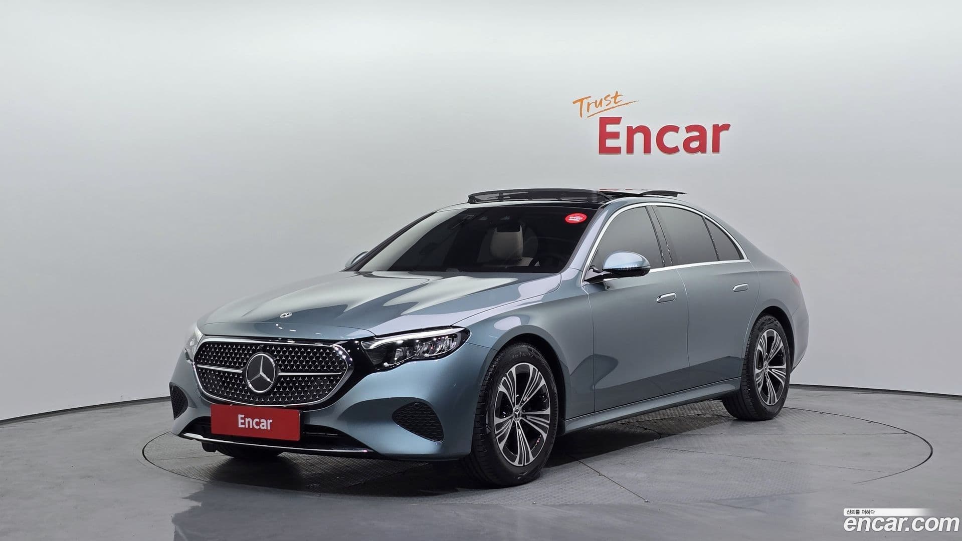 Main__Slider__Photo:E-Class Mercedes-Benz 2025.4-0
