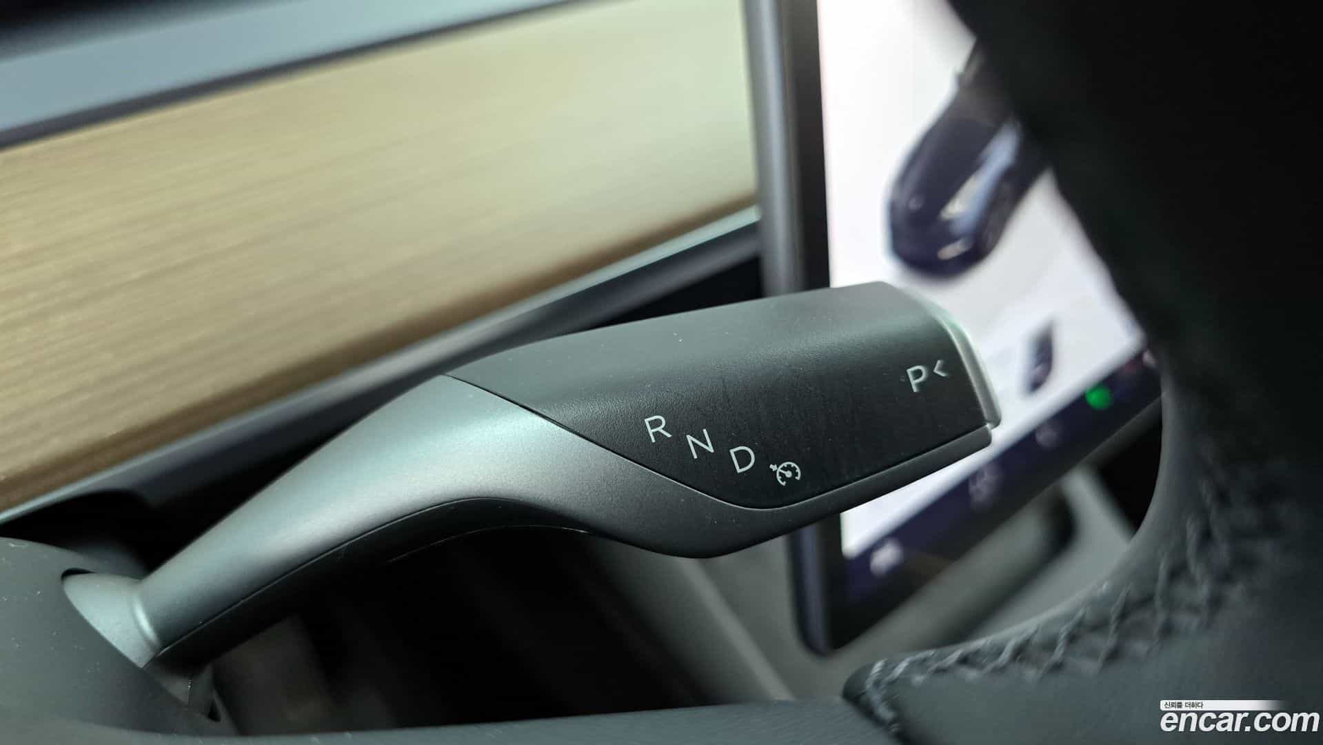 Model Y Tesla 2025.1-INNER-009