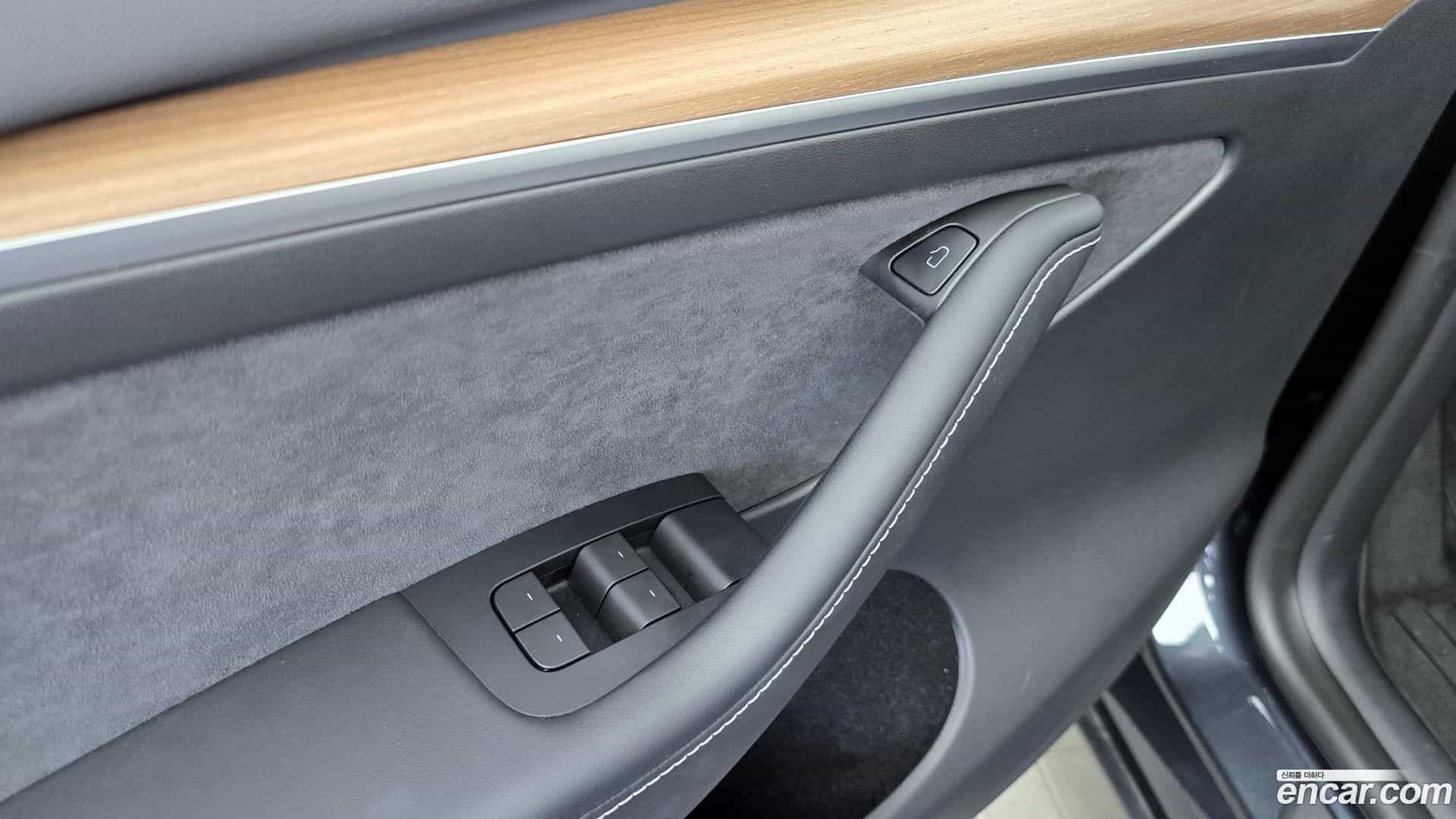 Model Y Tesla 2025.1-OPTION-040