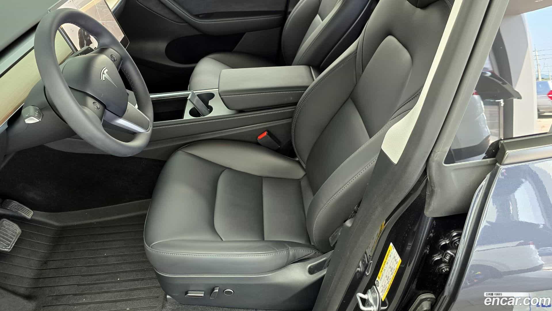 Model Y Tesla 2025.1-OPTION-043
