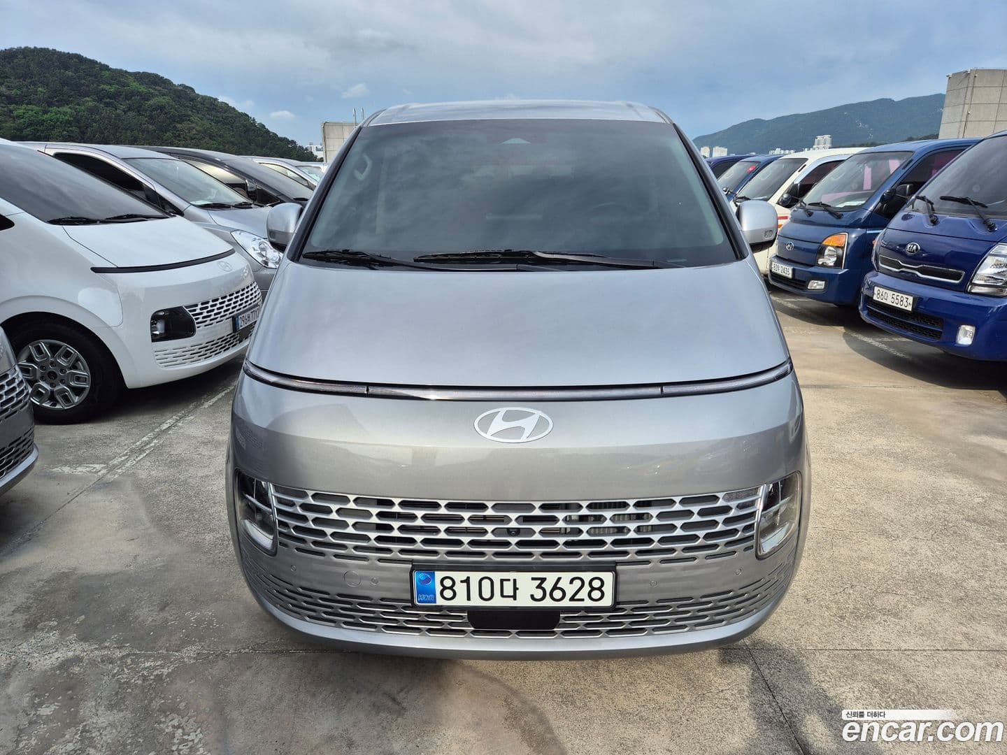Main__Slider__Photo:Staria Hyundai 2025.4-0