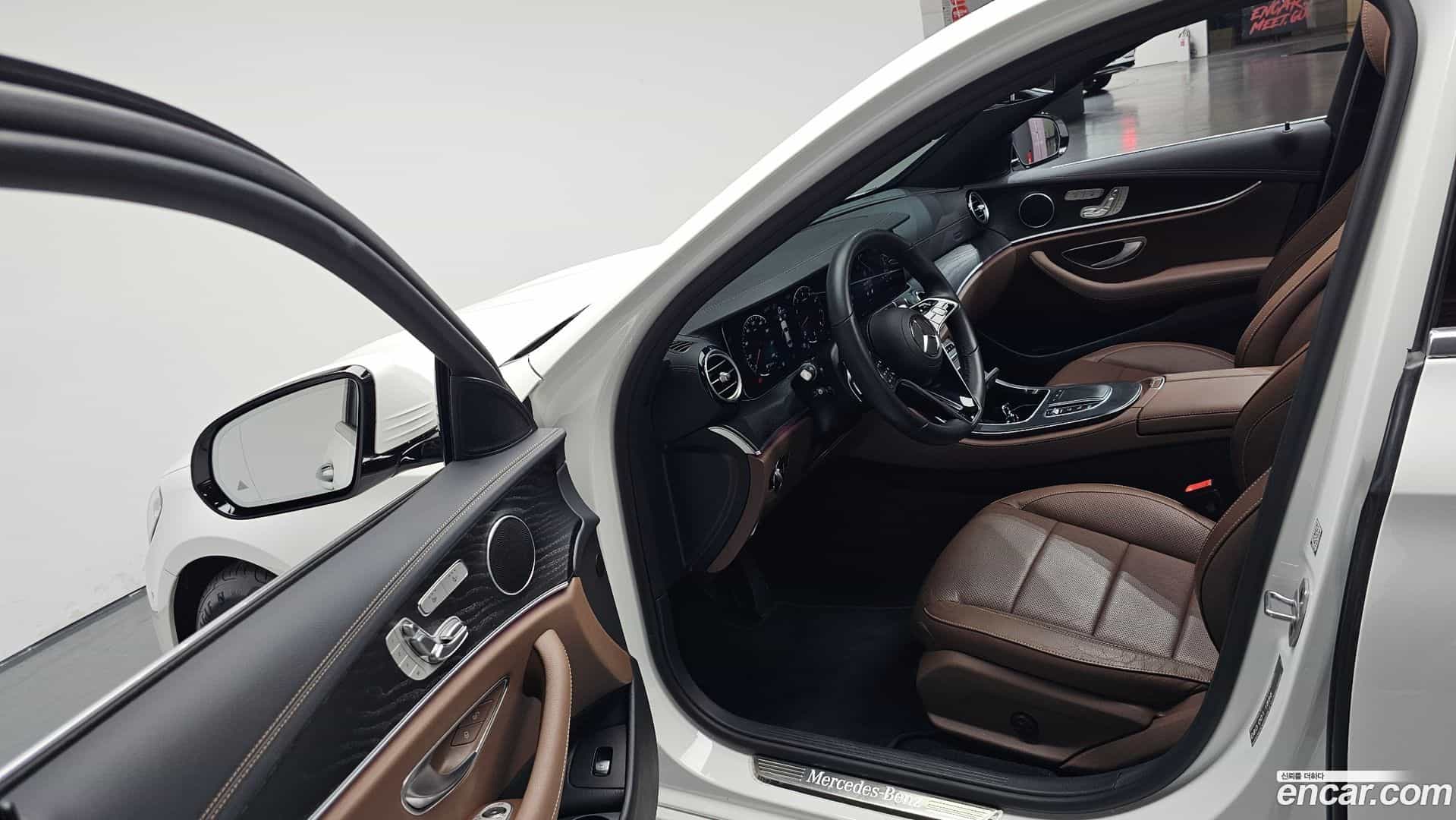 E-Class Mercedes-Benz 2023.9-INNER-010