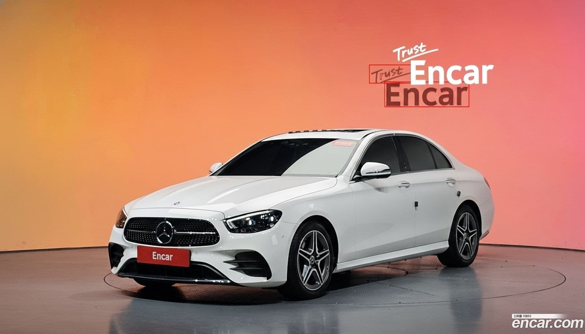 Main__Slider__Photo:E-Class Mercedes-Benz 2023.9-0
