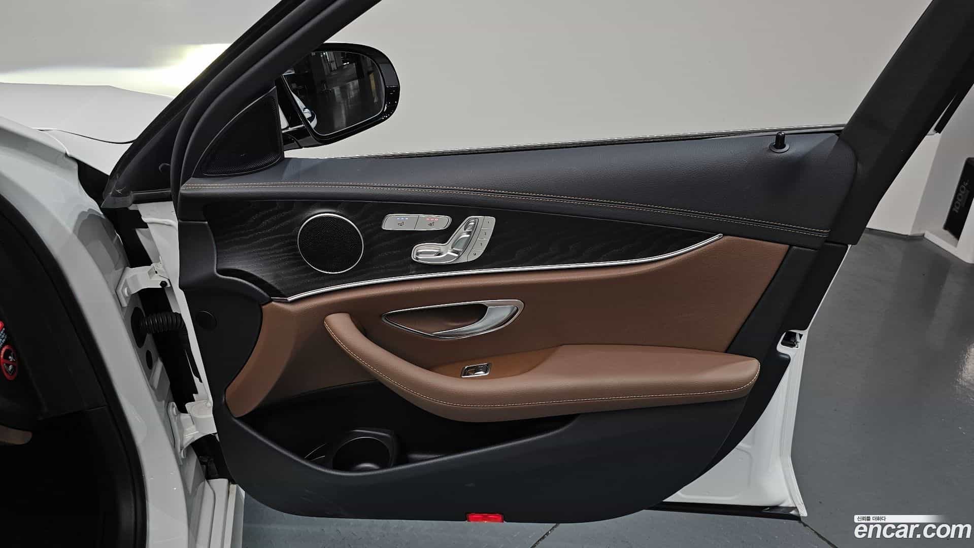 E-Class Mercedes-Benz 2023.9-INNER-034