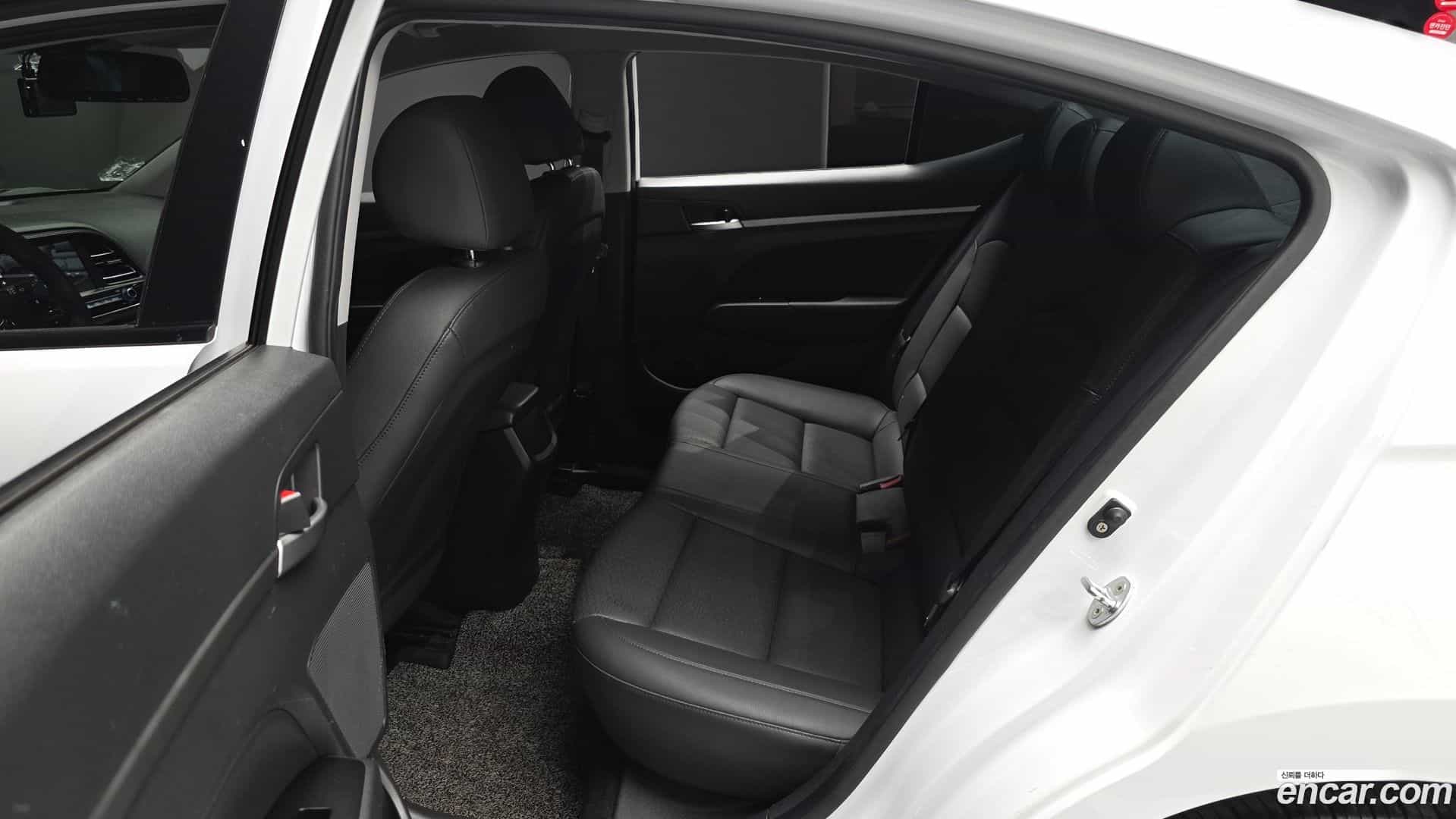 AVANTE Hyundai 2019.9-OPTION-015