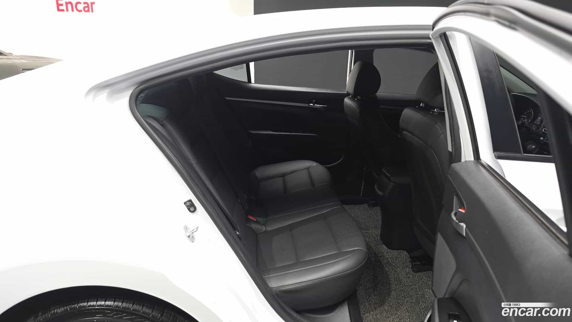 AVANTE Hyundai 2019.9-OPTION-016