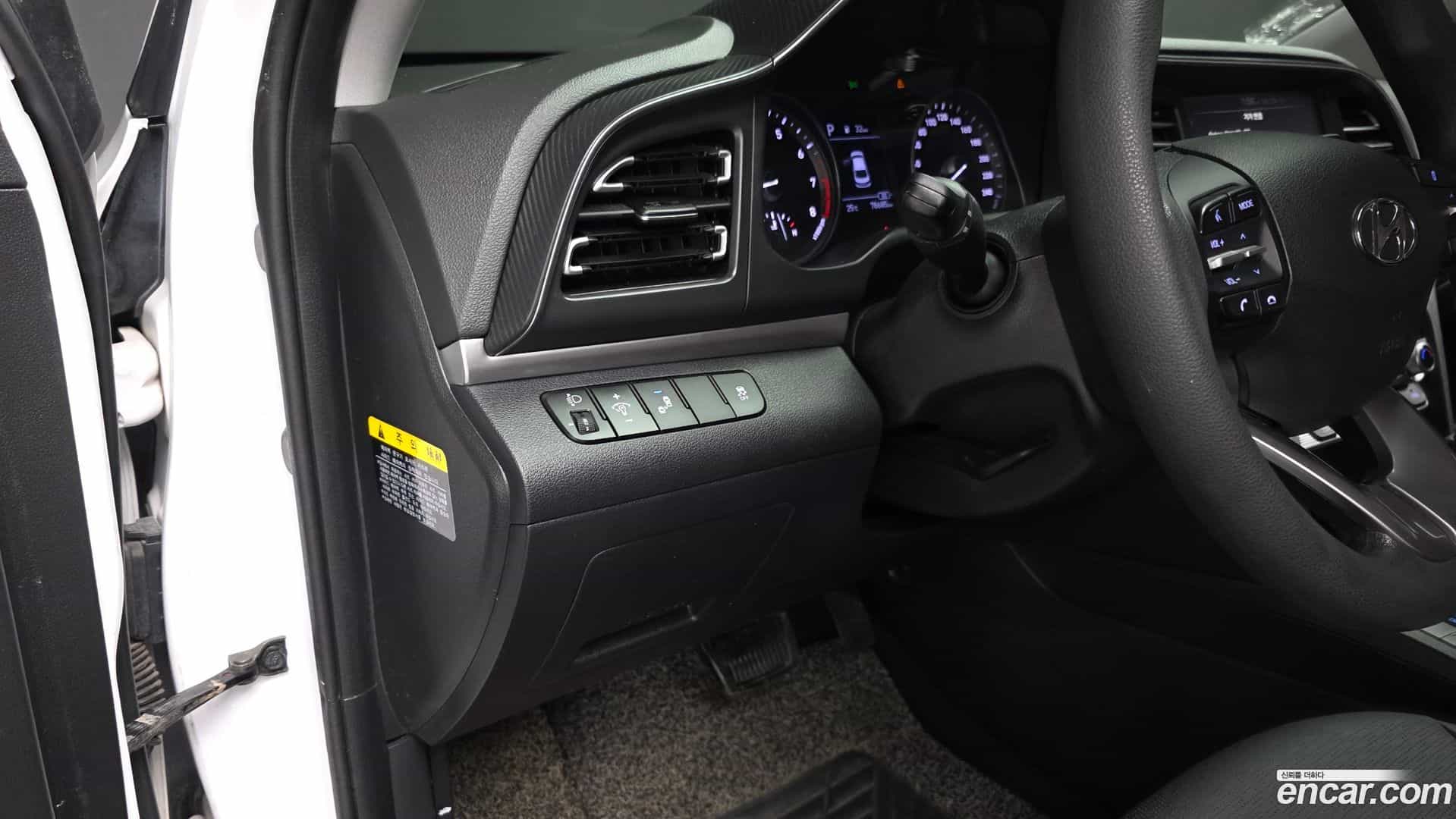 AVANTE Hyundai 2019.9-OPTION-017