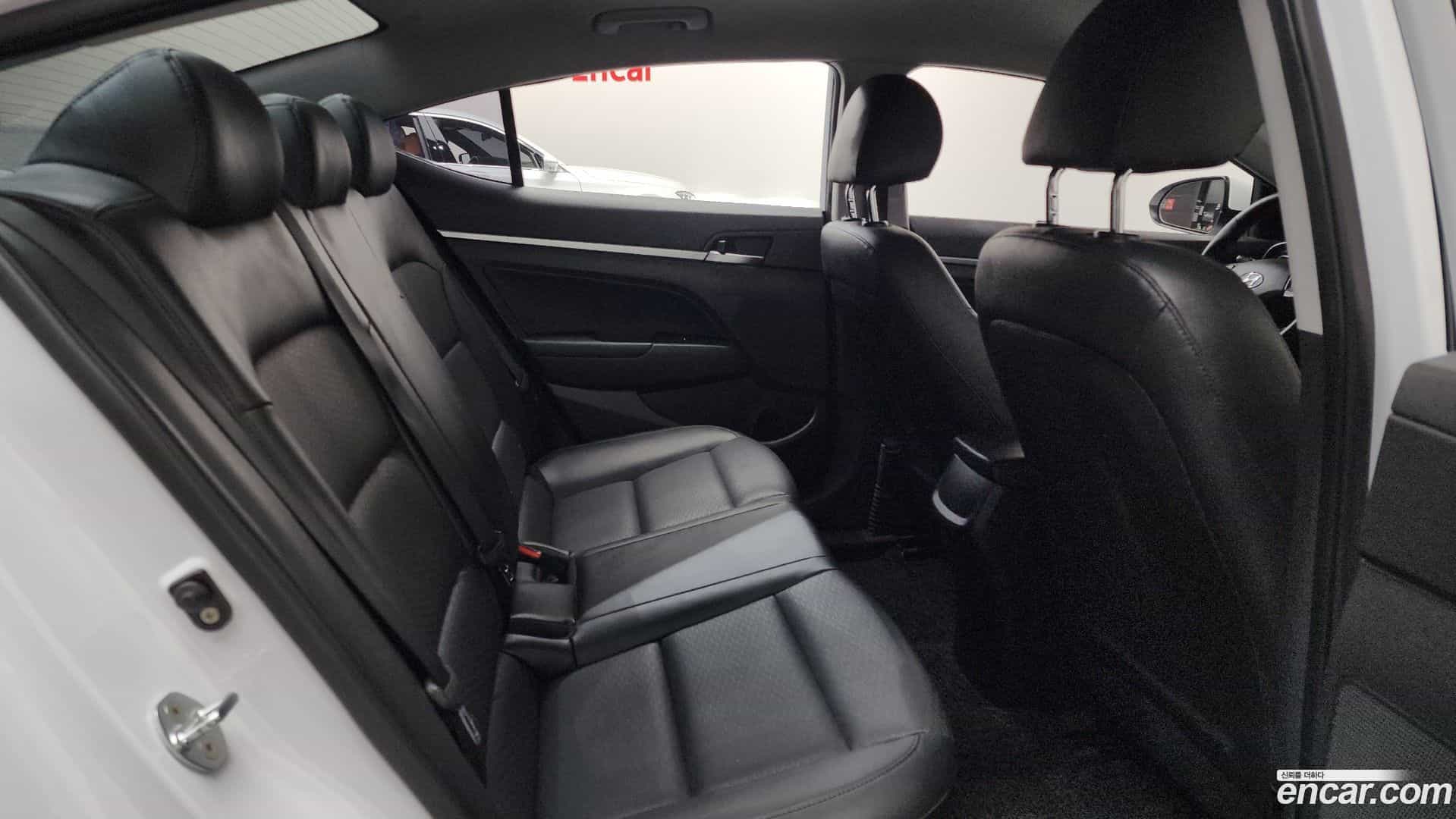 AVANTE Hyundai 2019.8-OPTION-015